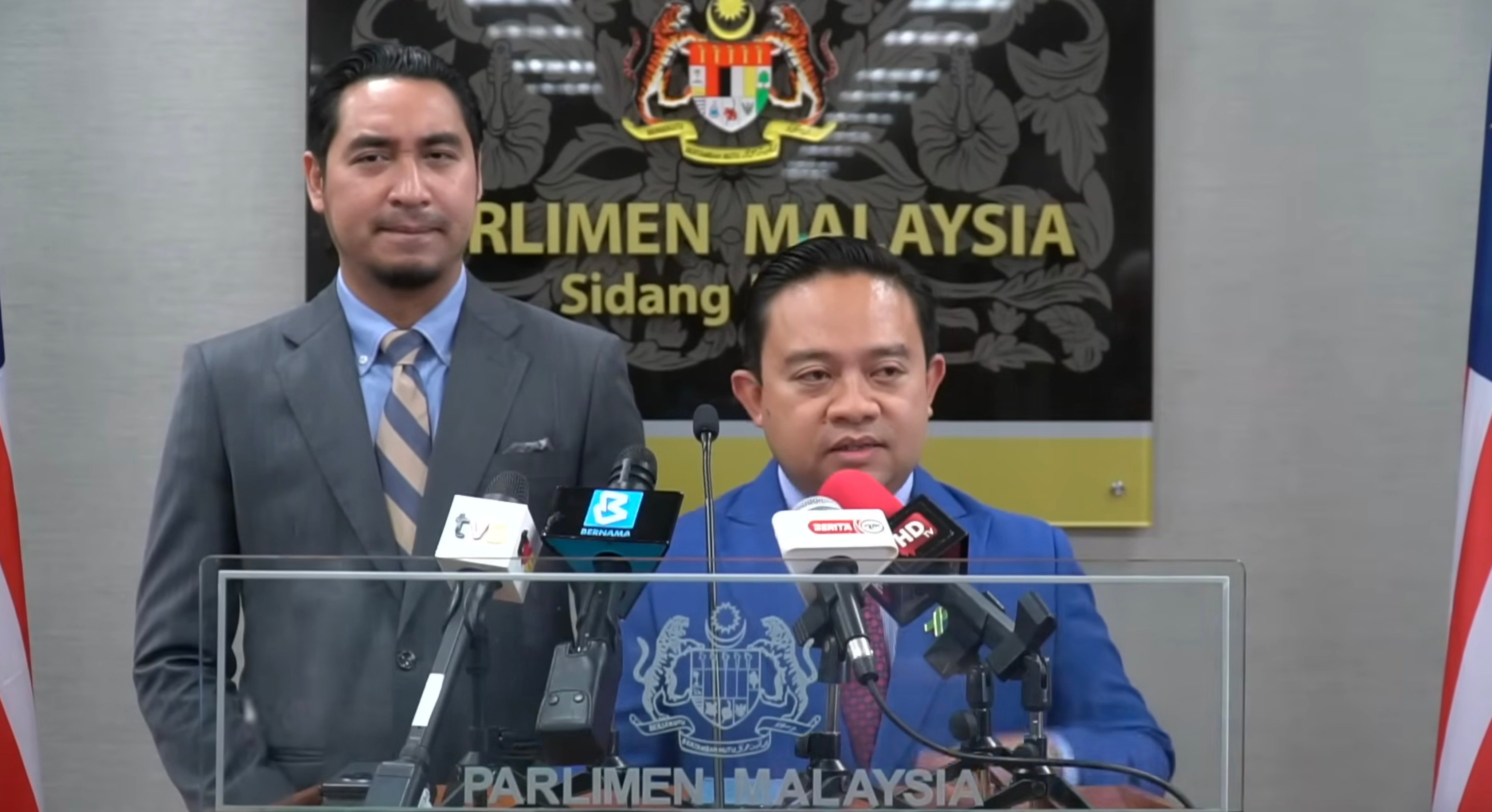 Malaysian MPs Wan Ahmad Fayhsal Wan Ahmad Kamal (left) and Wan Saiful Wan Jan hold a press conference in parliament on Tuesday. Photo: Handout