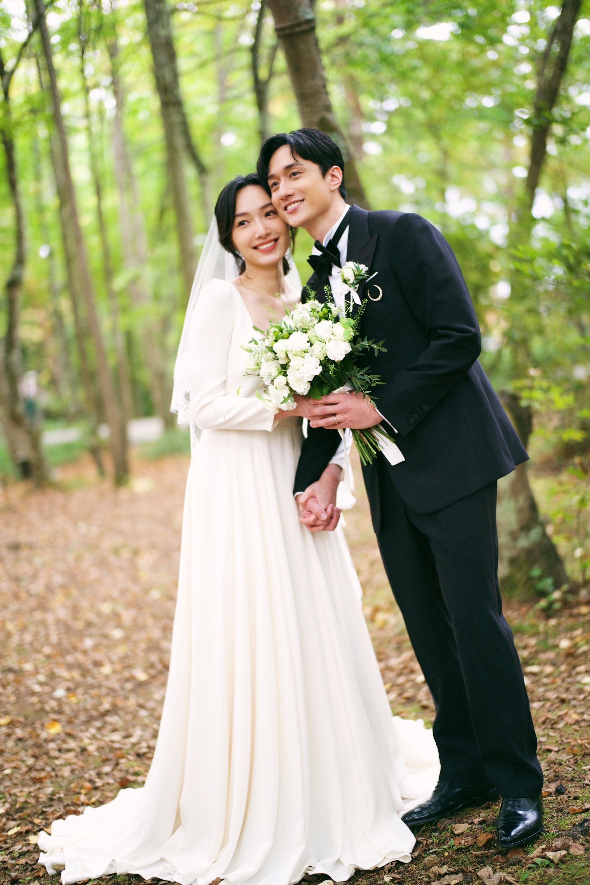 Cecilia Choi and Terrance Lau pose for a wedding photo in Japan. The Hong Kong actor couple have been together for five years. Photo: MOM Production
