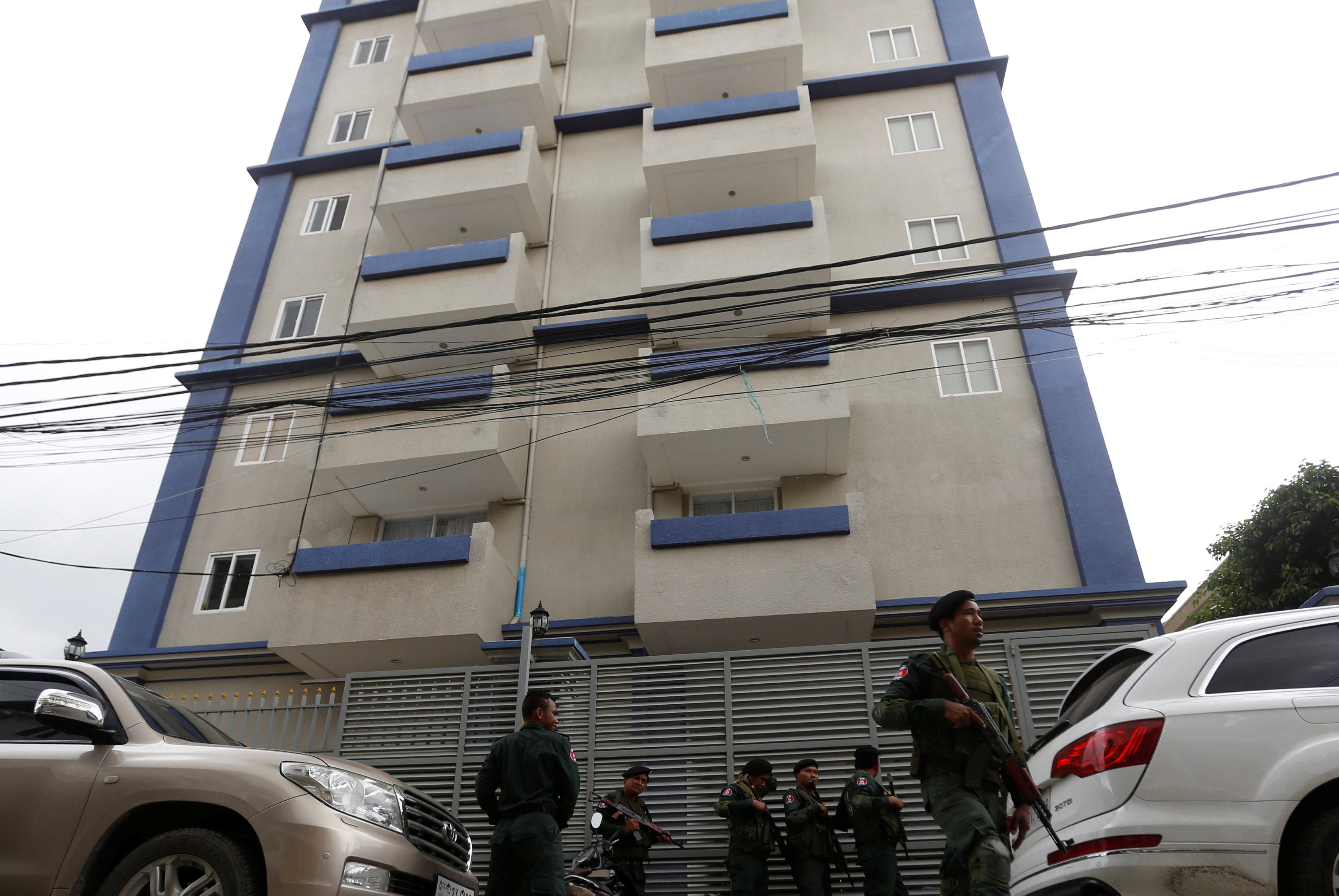 Cambodian police stand outside a Phnom Penh phone scam centre in 2017. Photo: Reuters
