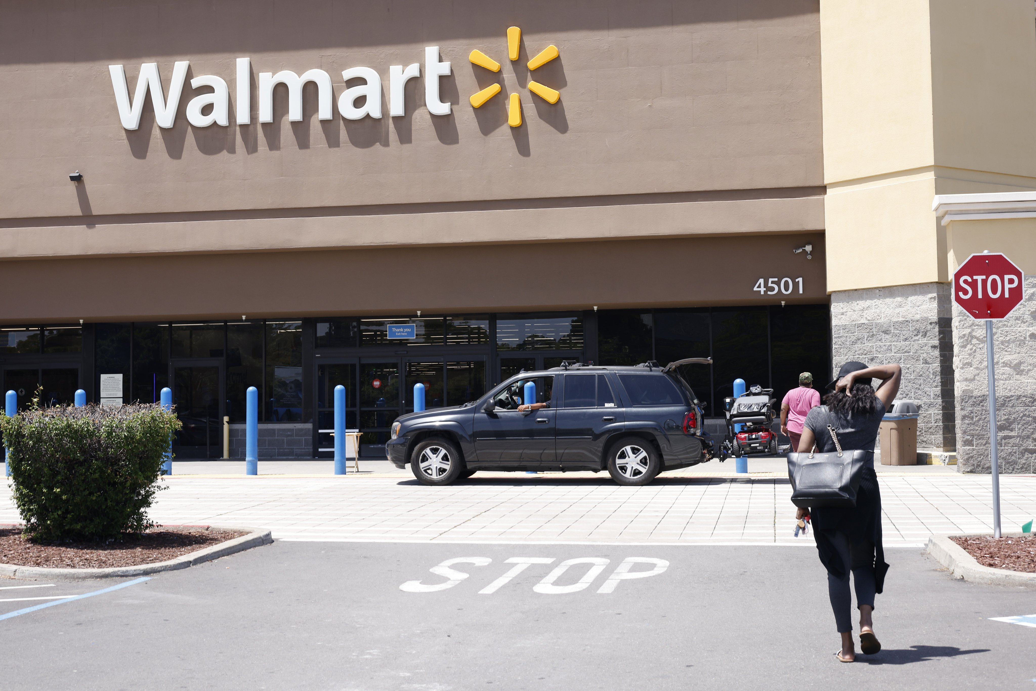 A Walmart store in Pleasanton, California. Photo: EPA-EFE