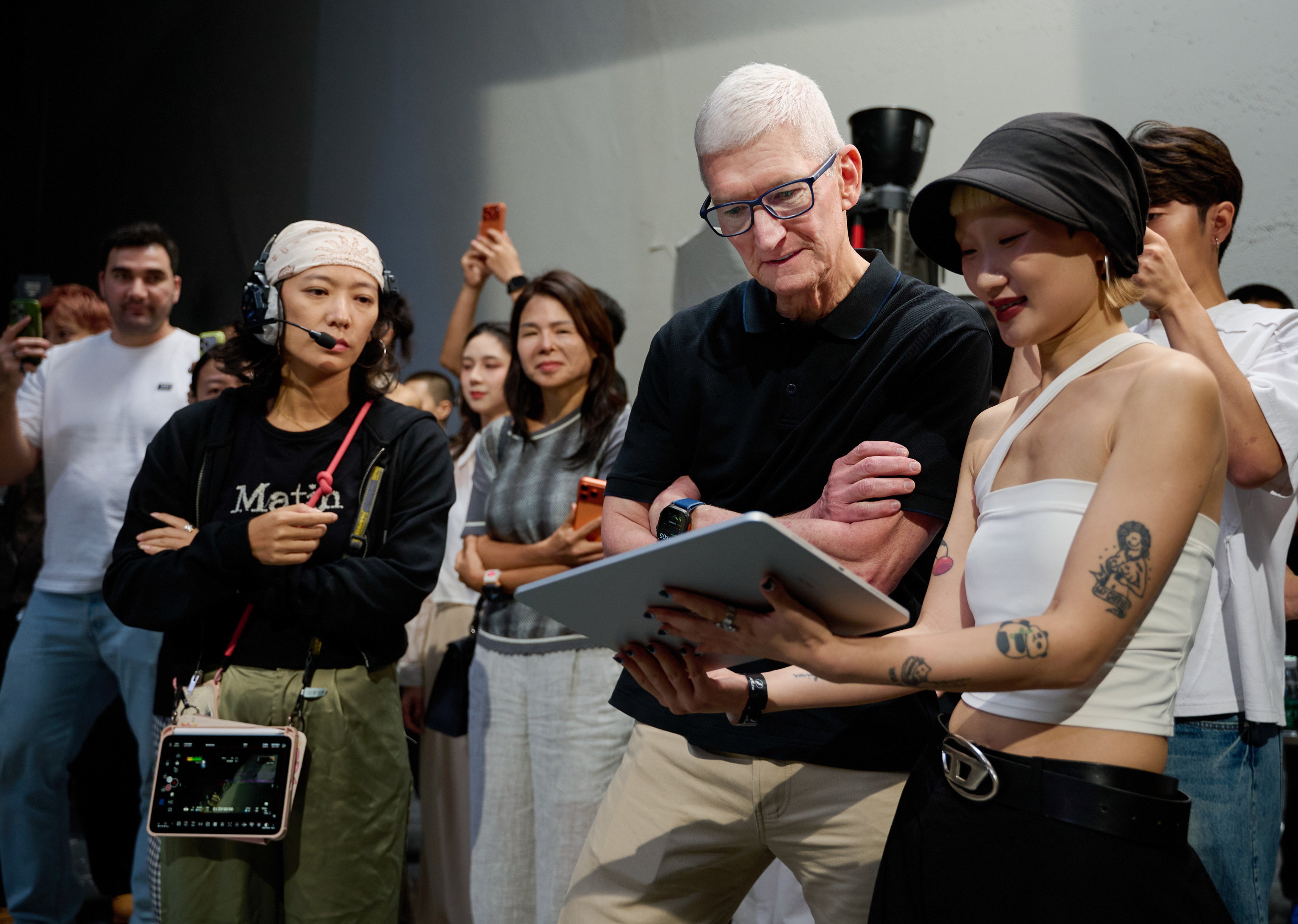 Apple CEO Tim Cook visits the Shanghai set of Chinese singer-actress Wang Feifei’s new music video, which was recorded on an iPhone 17 Pro. Photo: Handout