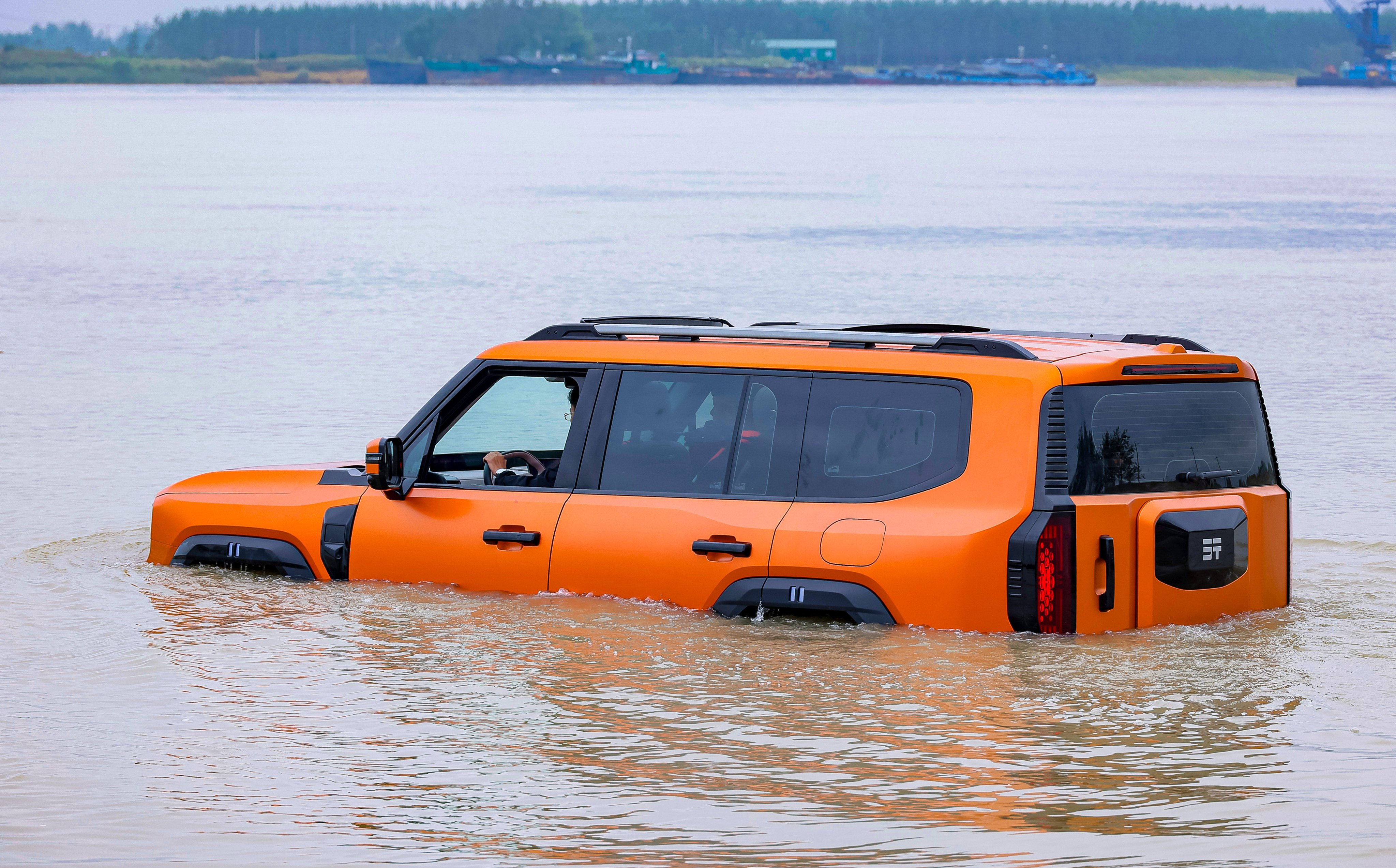 The turbo-powered Chery Jetour G700 SUV has traversed the Yangtze River in just 22 minutes, marking another milestone for China’s auto industry. Photo: Handout