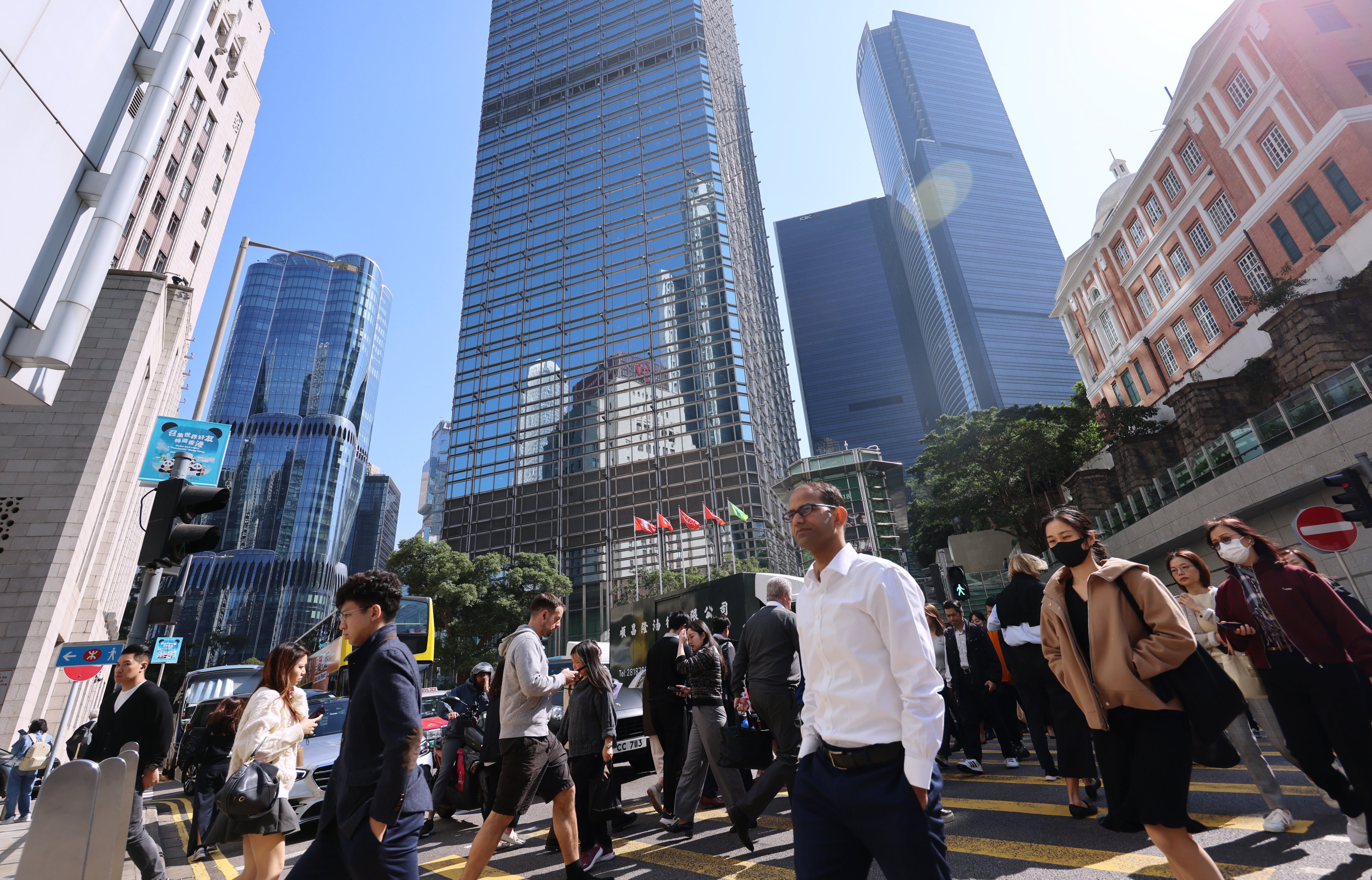 Lunch hour in Central, Hong Kong on January 6. Photo: Jelly Tse