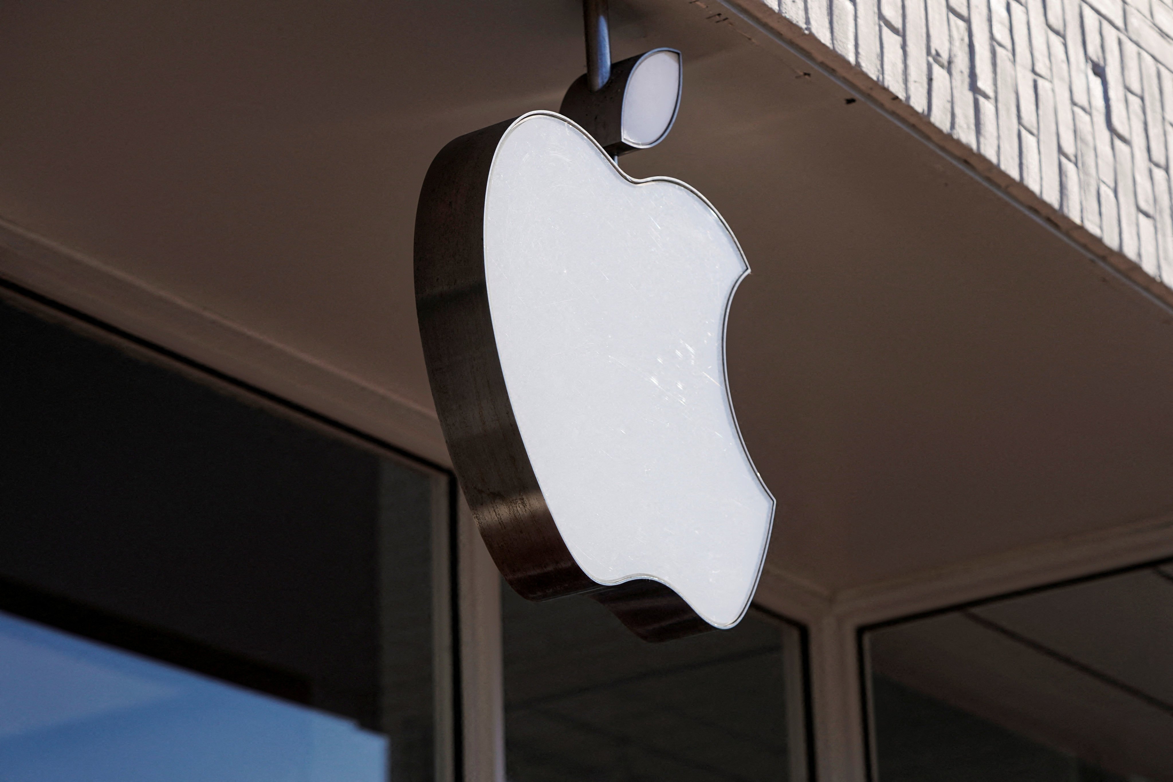 The Apple logo is seen outside one of its stores in this photo dated January 27, 2022. Photo: Reuters