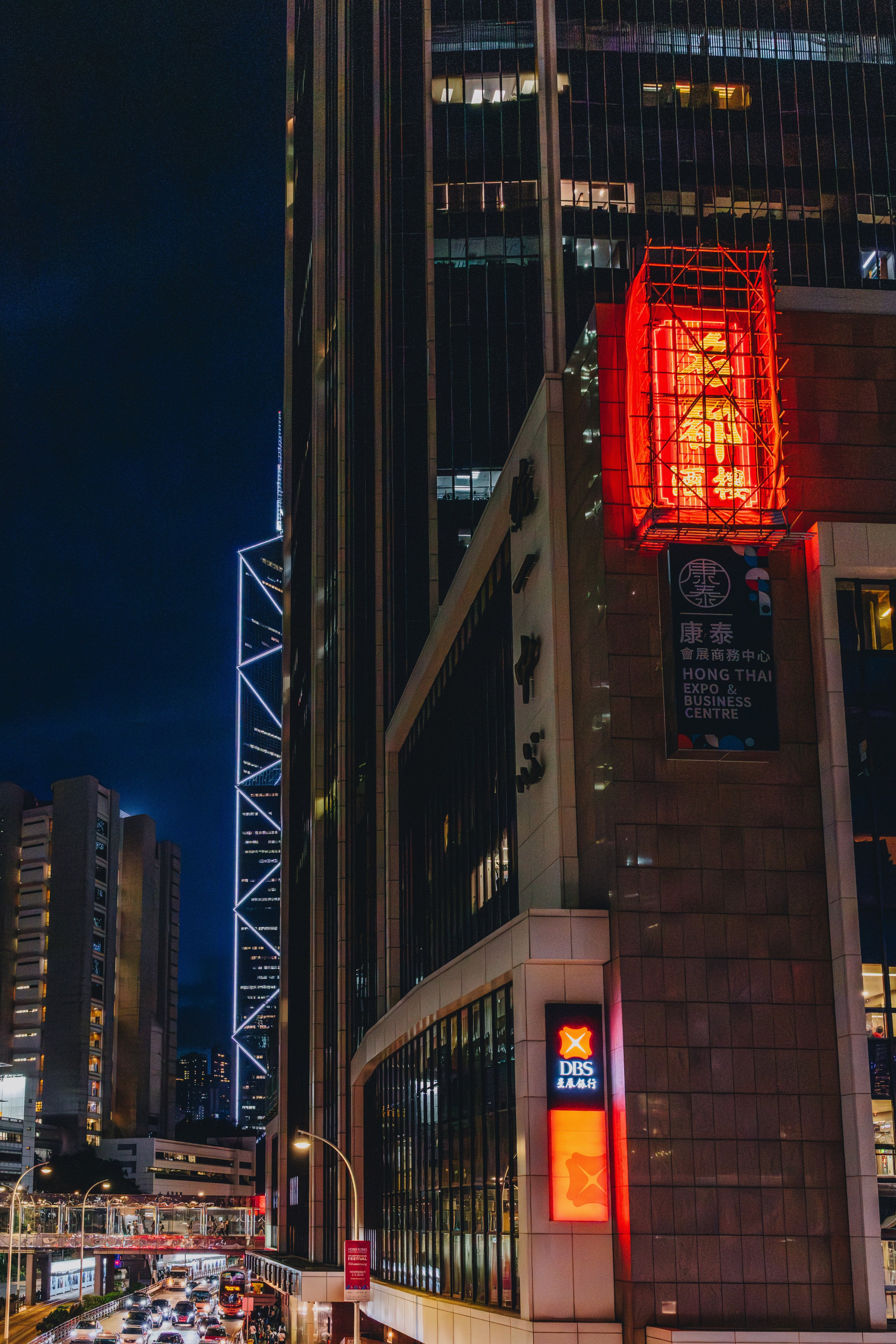 The moment the Metropol’s neon sign, which hadn’t been lit up for years, is turned on one last time, on the evening of September 26, a day before the restaurant in Admiralty, Hong Kong, closed. Photo: Jocelyn Tam