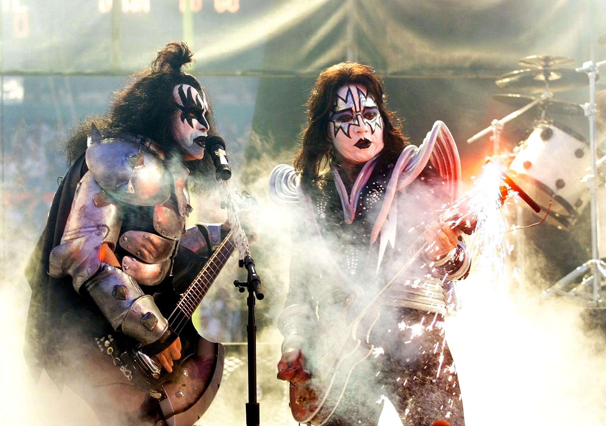 Gene Simmons and Ace Frehley (right) perform before the start of Super Bowl XXXIII in 1999. File photo: AFP