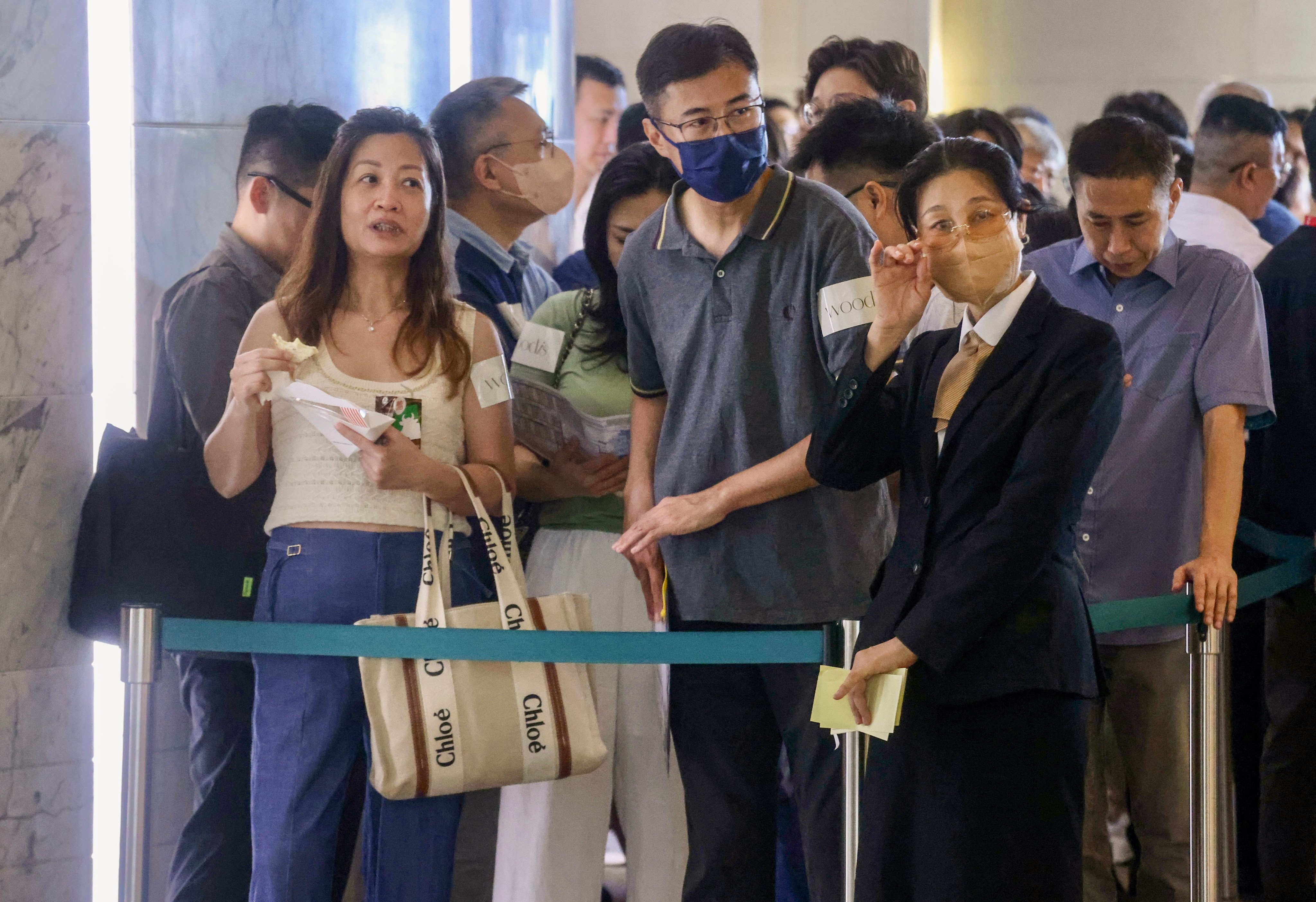 Potential buyers queue up at the sales office of Henderson’s Woodis project. Photo: Jonathan Wong