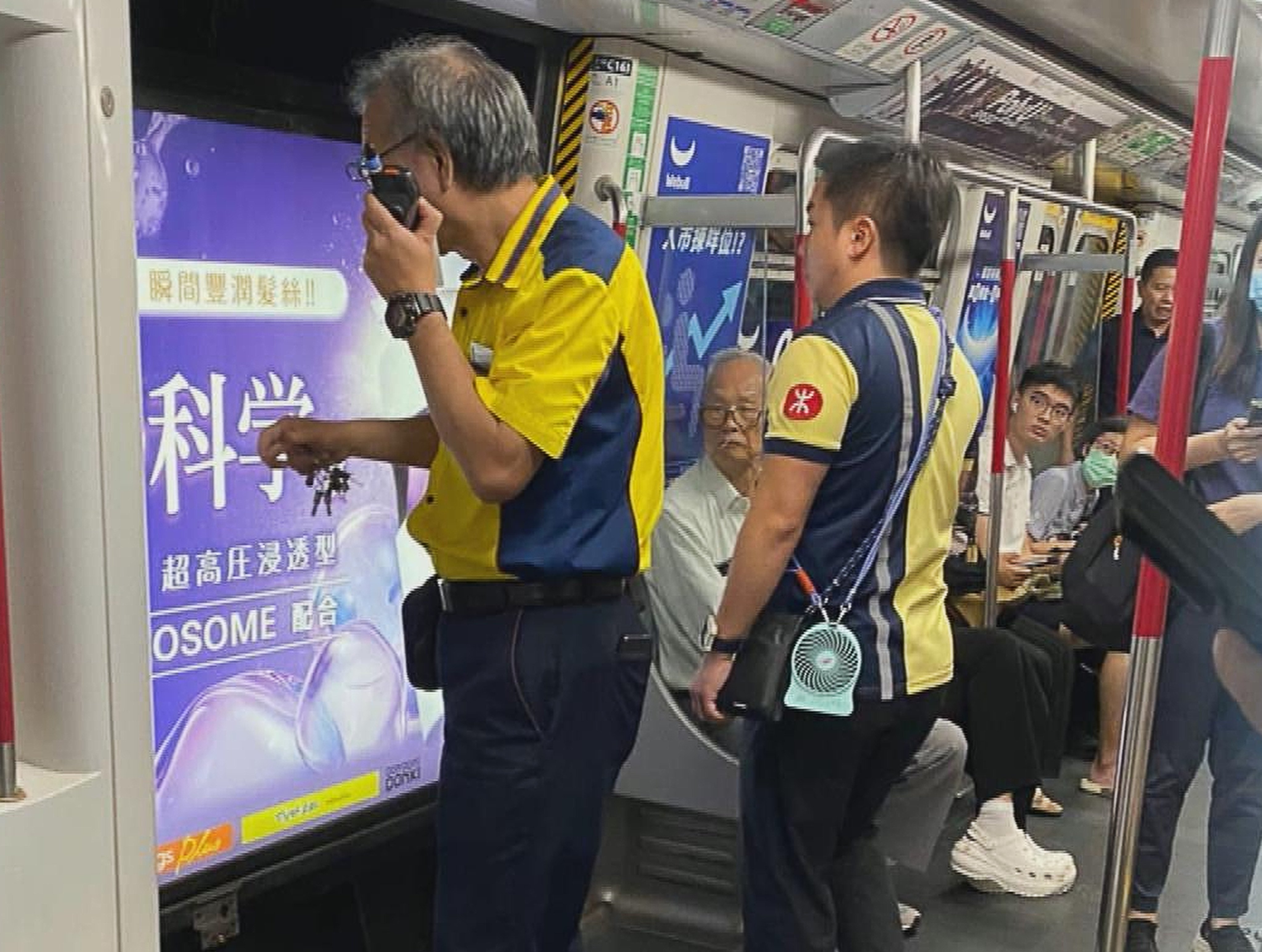 Police have arrested a 16-year-old boy after he allegedly used his hand to prevent an MTR train door from closing. Photo: Handout