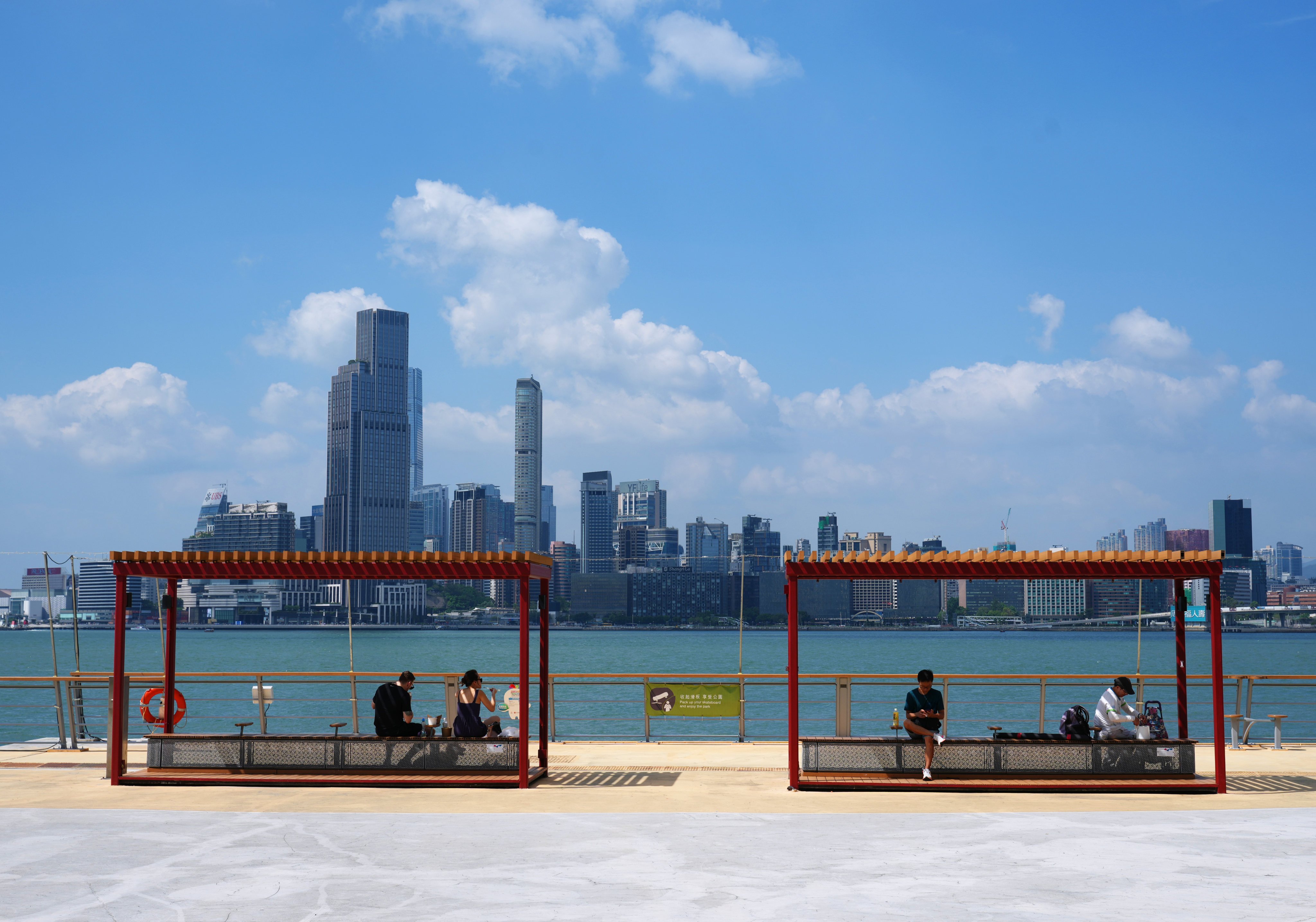 The forecaster also says it will issue the strong monsoon signal on Sunday evening as local winds strengthen under the influence of a northeastern monsoon. Photo: Sam Tsang