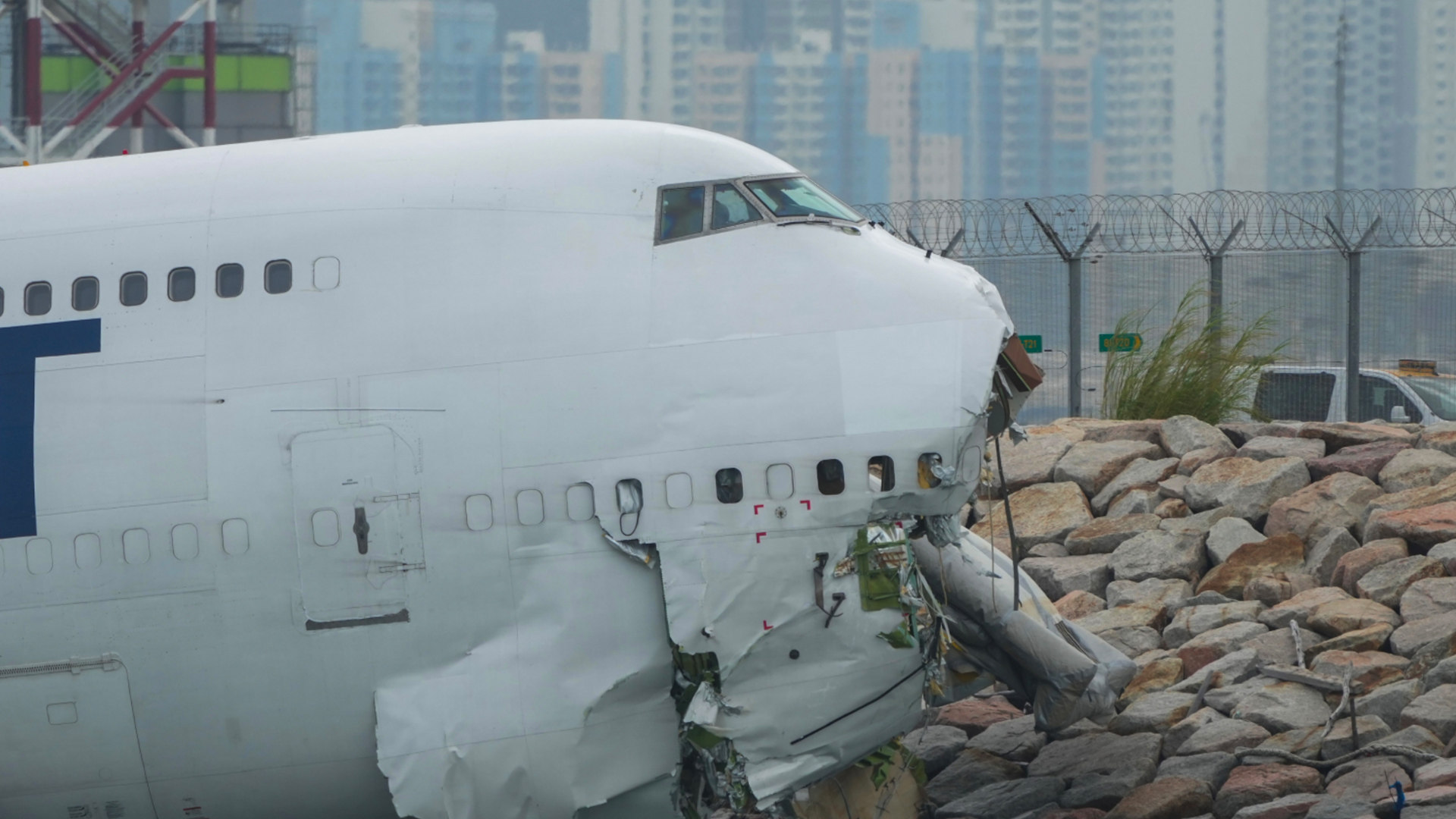Emirates plane veers off Hong Kong runway, killing 2