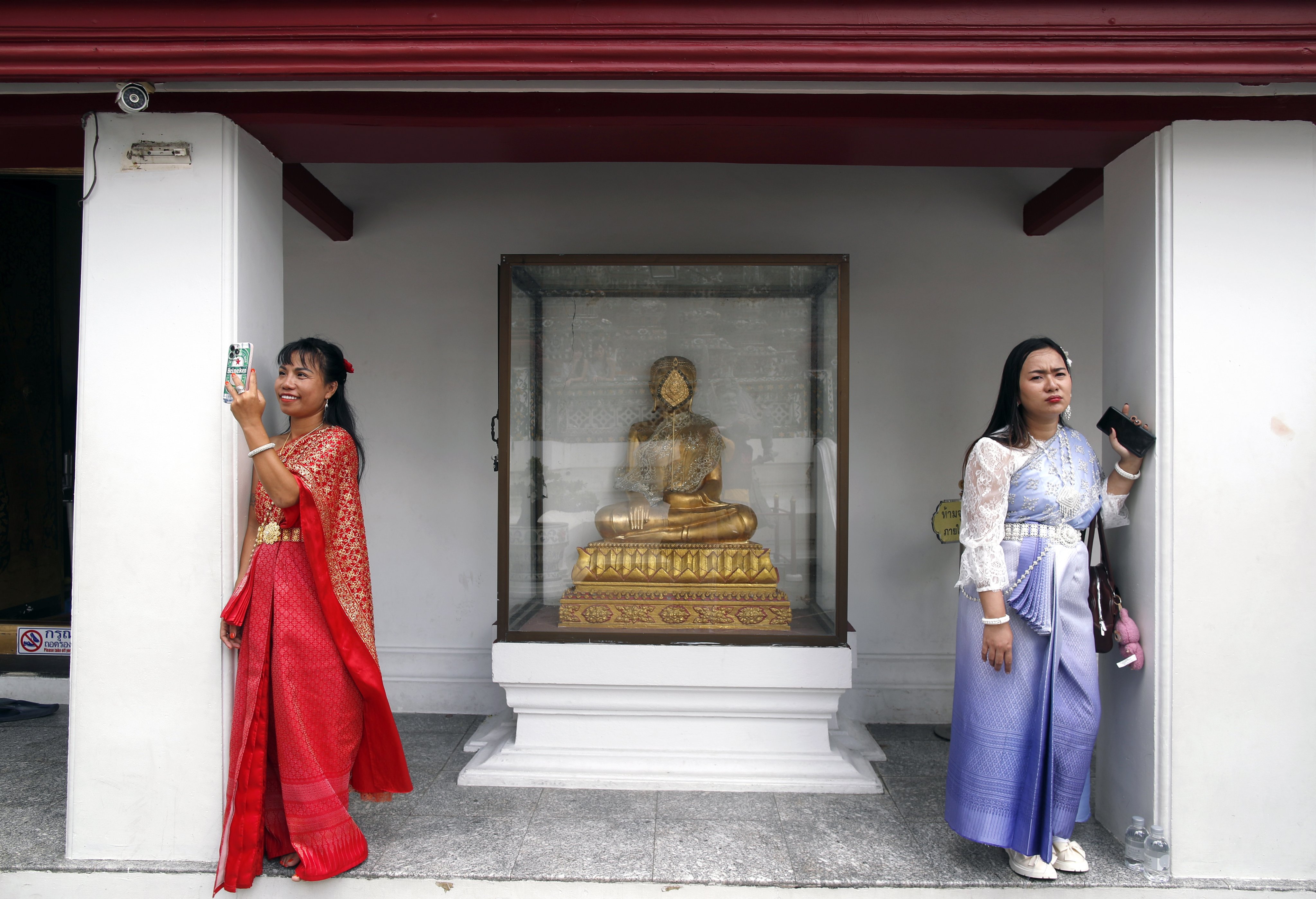 Tourists dressed in Thai traditional costumes visit the Temple of Dawn or Wat Arun in Bangkok on October 6. The steep fall in Chinese tourist numbers in Thailand has been partly compensated by strength in its other source markets such as South Asia. Photo: EPA