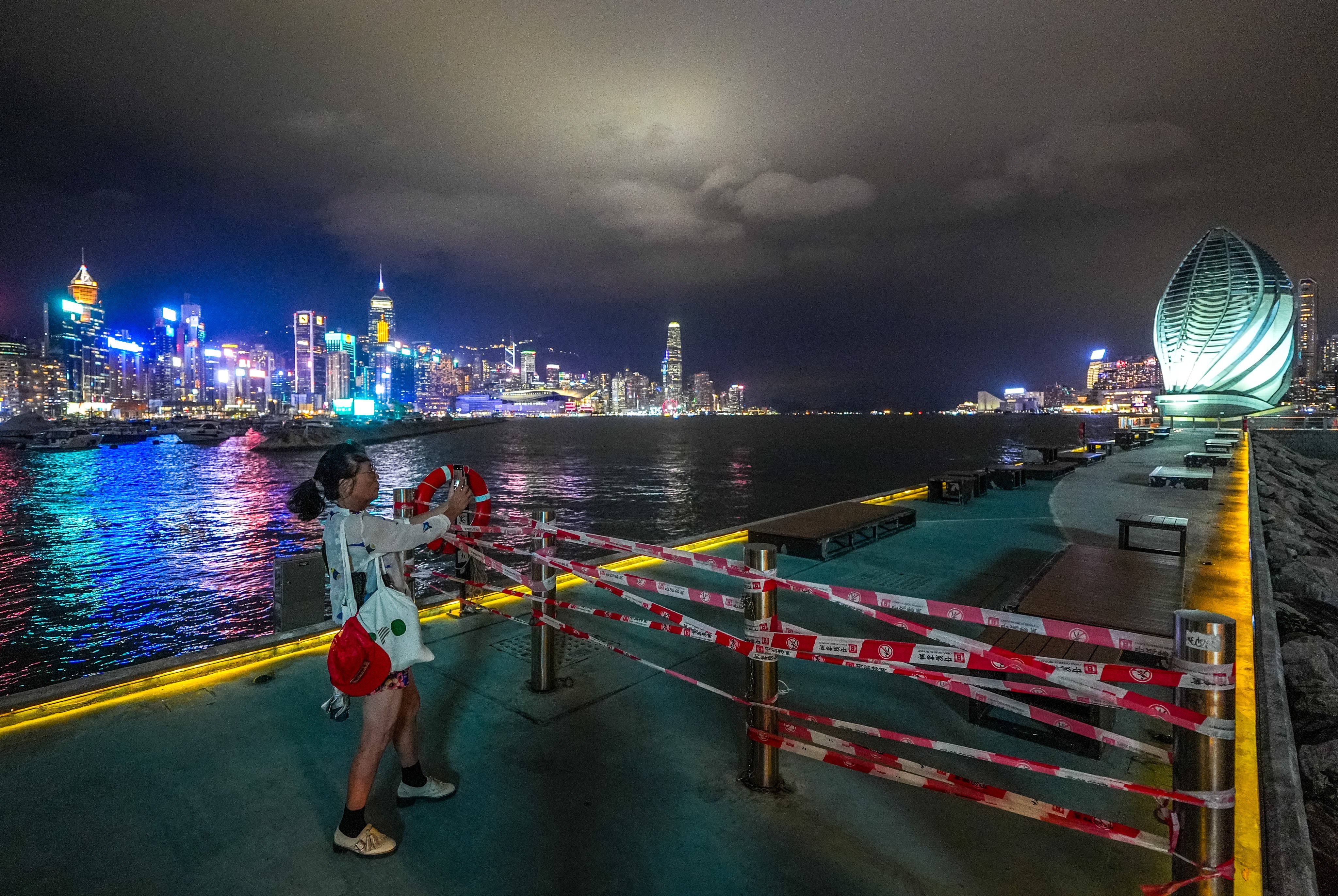 The No 3 signal will remain in force overnight. Photo: Eugene Lee