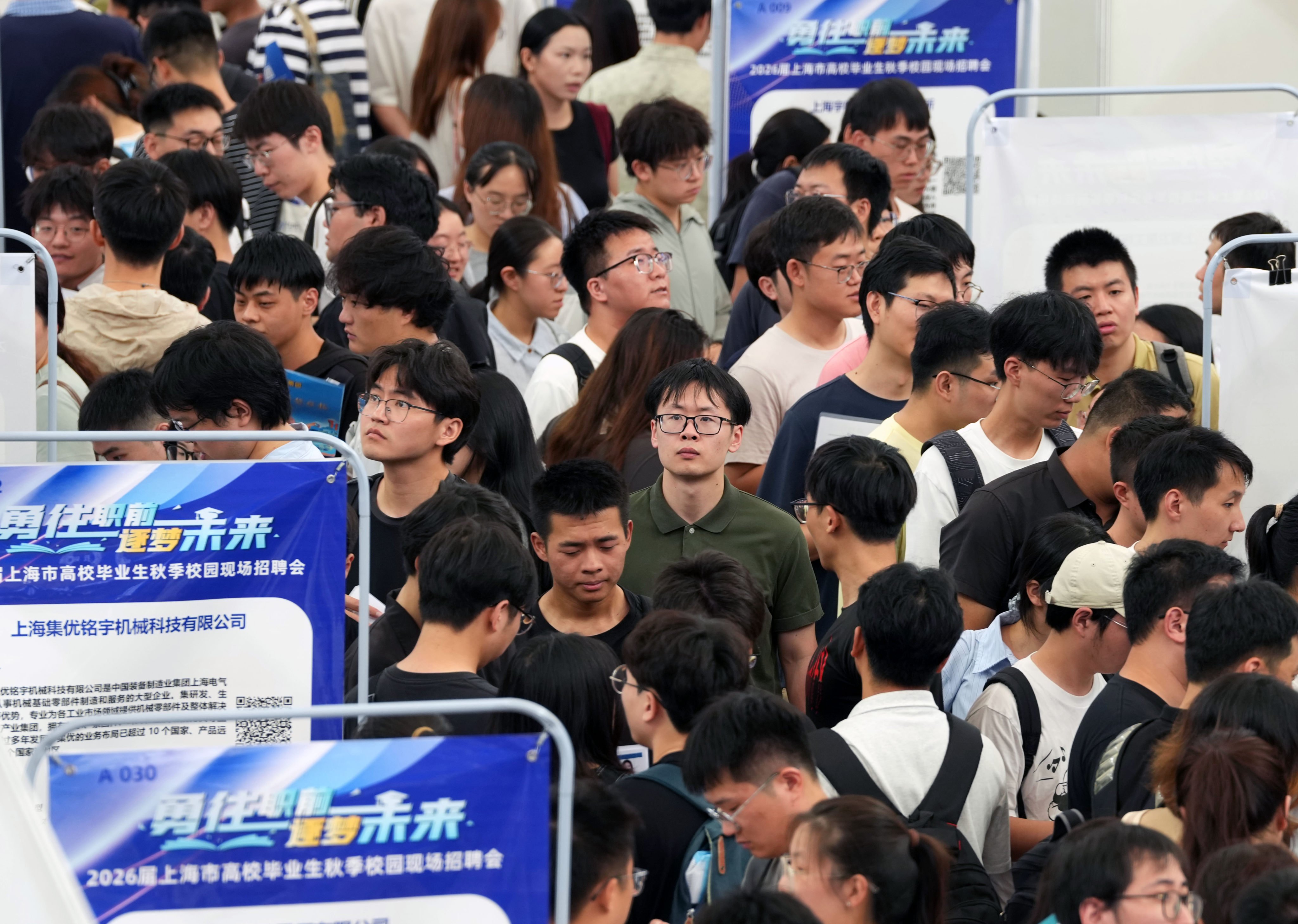 A scene at a job fair for Shanghai University graduates at the Minhang campus of Shanghai Jiao Tong University last month. Statistics show youth unemployment is worryingly high after a bumper crop of university graduates entered the job market in August. Photo: Xinhua