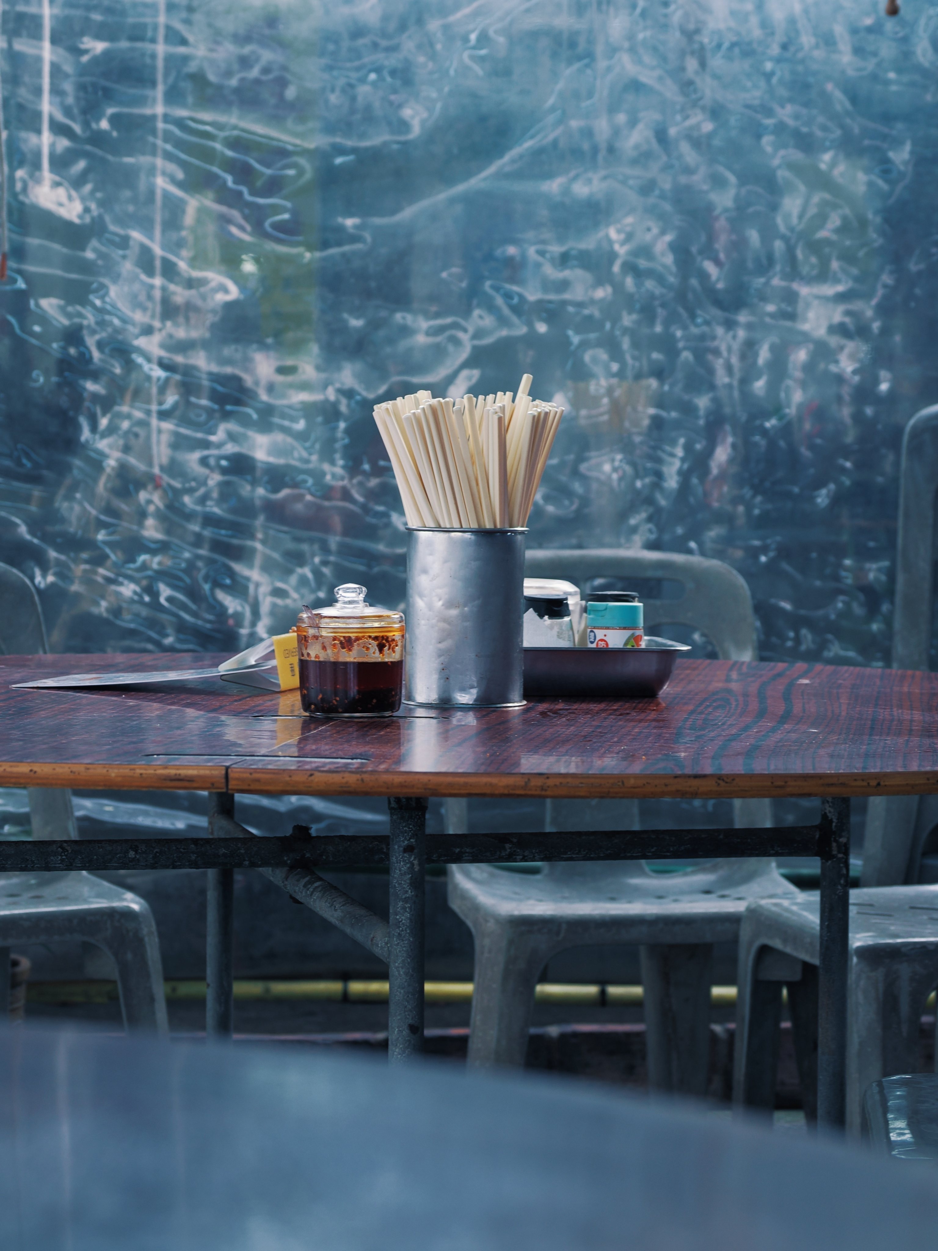 The five artists all have different styles that come together in the exhibition, featuring their unique styles as separate artists with a common love for tea.