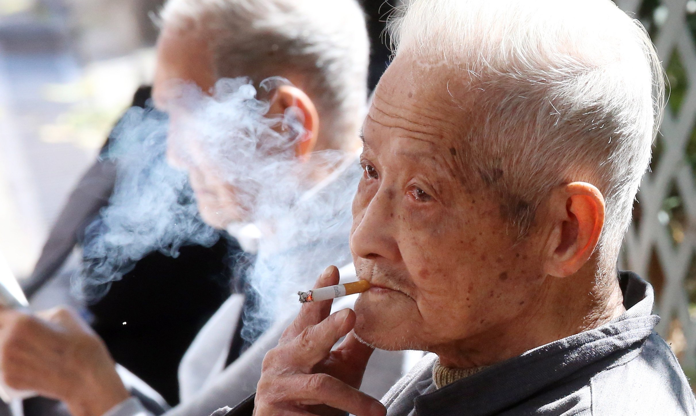 A new study suggests that quitting smoking after 40 may slow down a decline in memory and verbal skills. Photo: SCMP