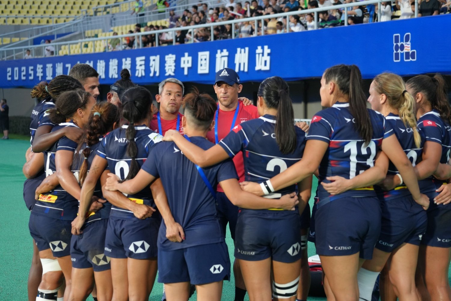 Andy Vilk (middle) addresses his Hong Kong players during last month’s Asia Series leg in Hangzhou. Photo: HKCR