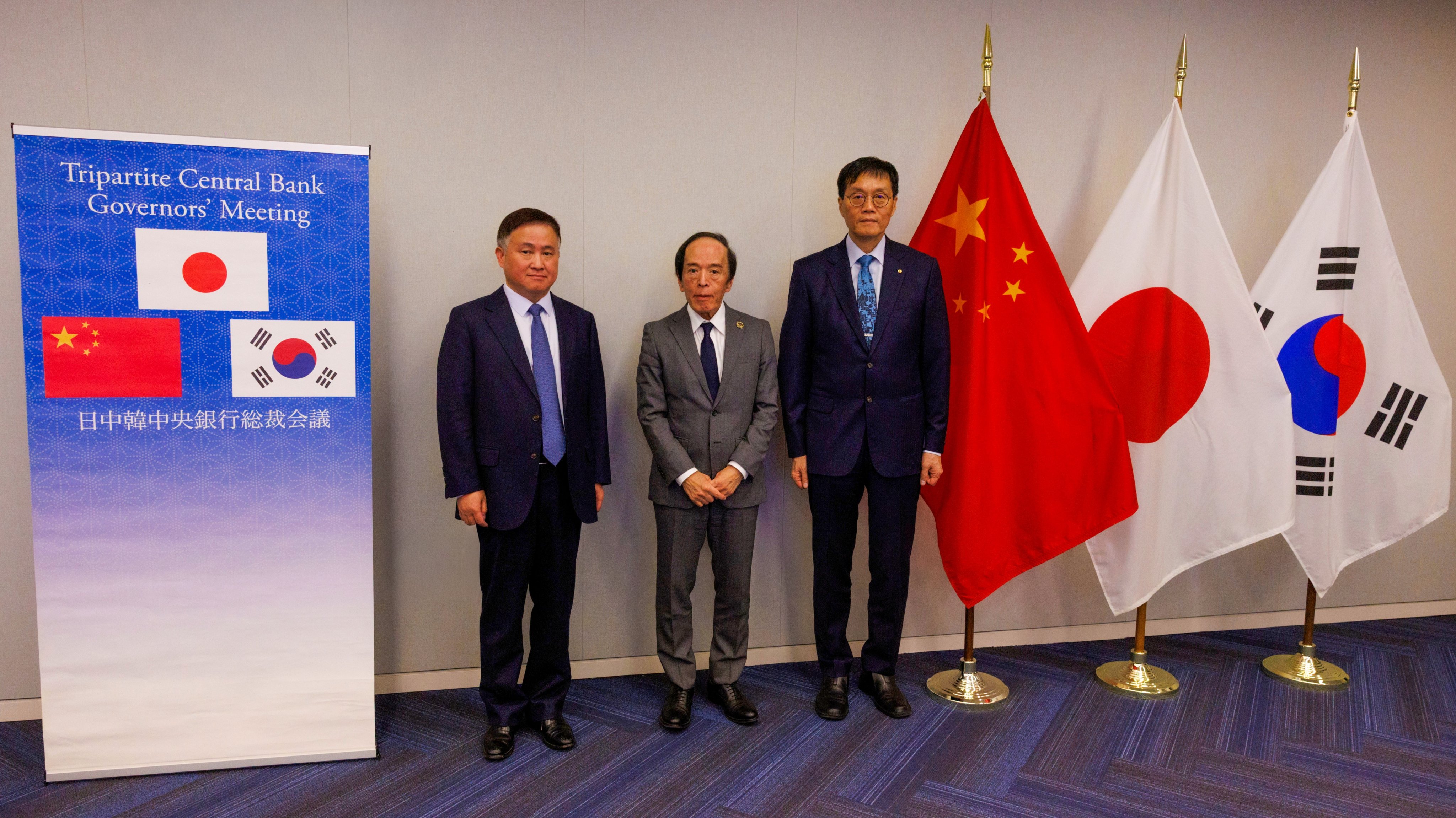Pan Gongsheng, governor of the People’s Bank of China, with his counterparts Kazuo Ueda (Japan) Rhee Chang-yong (South Korea) on the sidelines of the IMG-World annual meetings last week in Washington. Photo: EPA