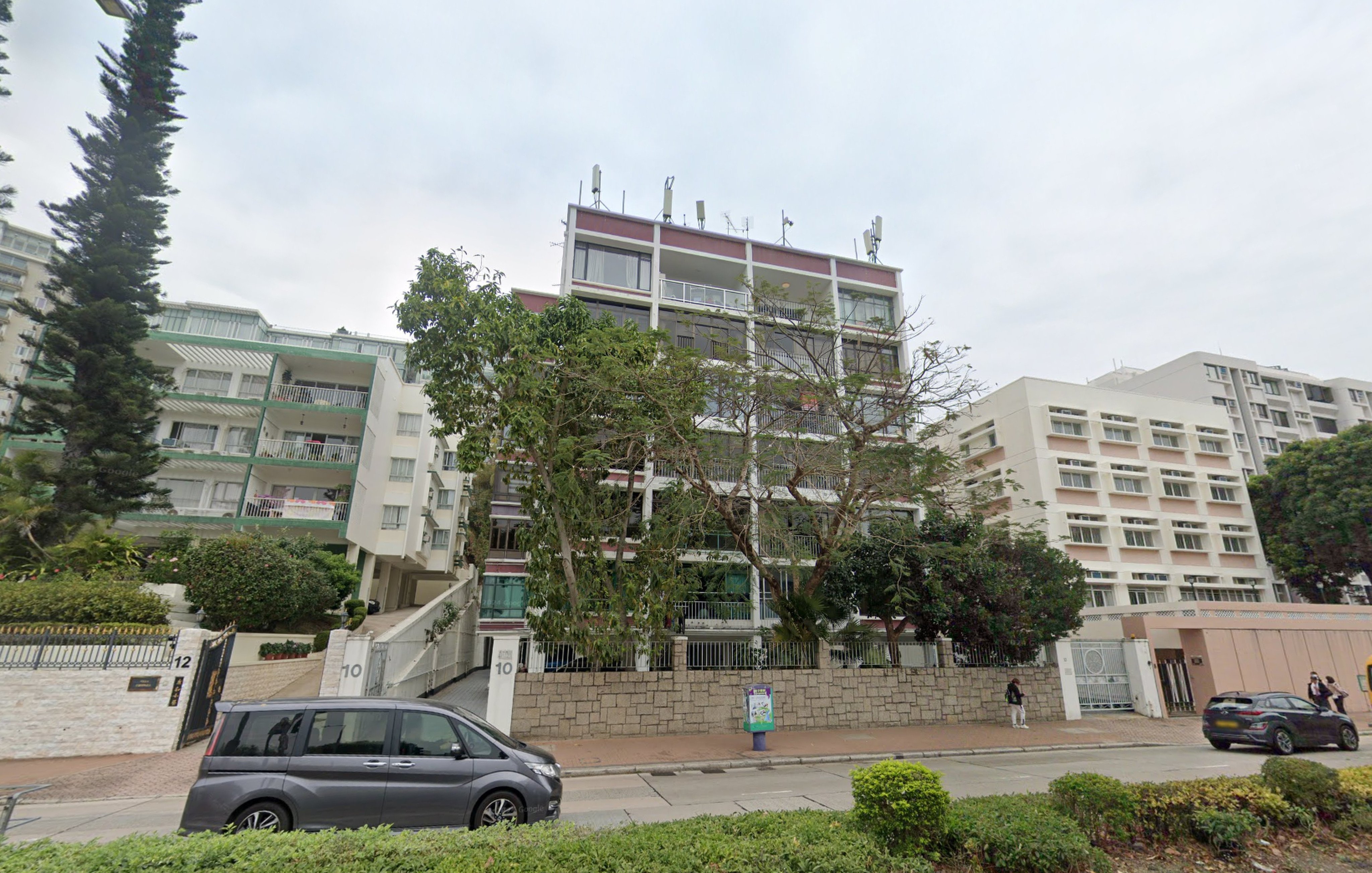 Hong Kong police are searching for a 17-year-old girl who allegedly threw knives at her 18-year-old ex-girlfriend during a fight. Photo: Google Maps