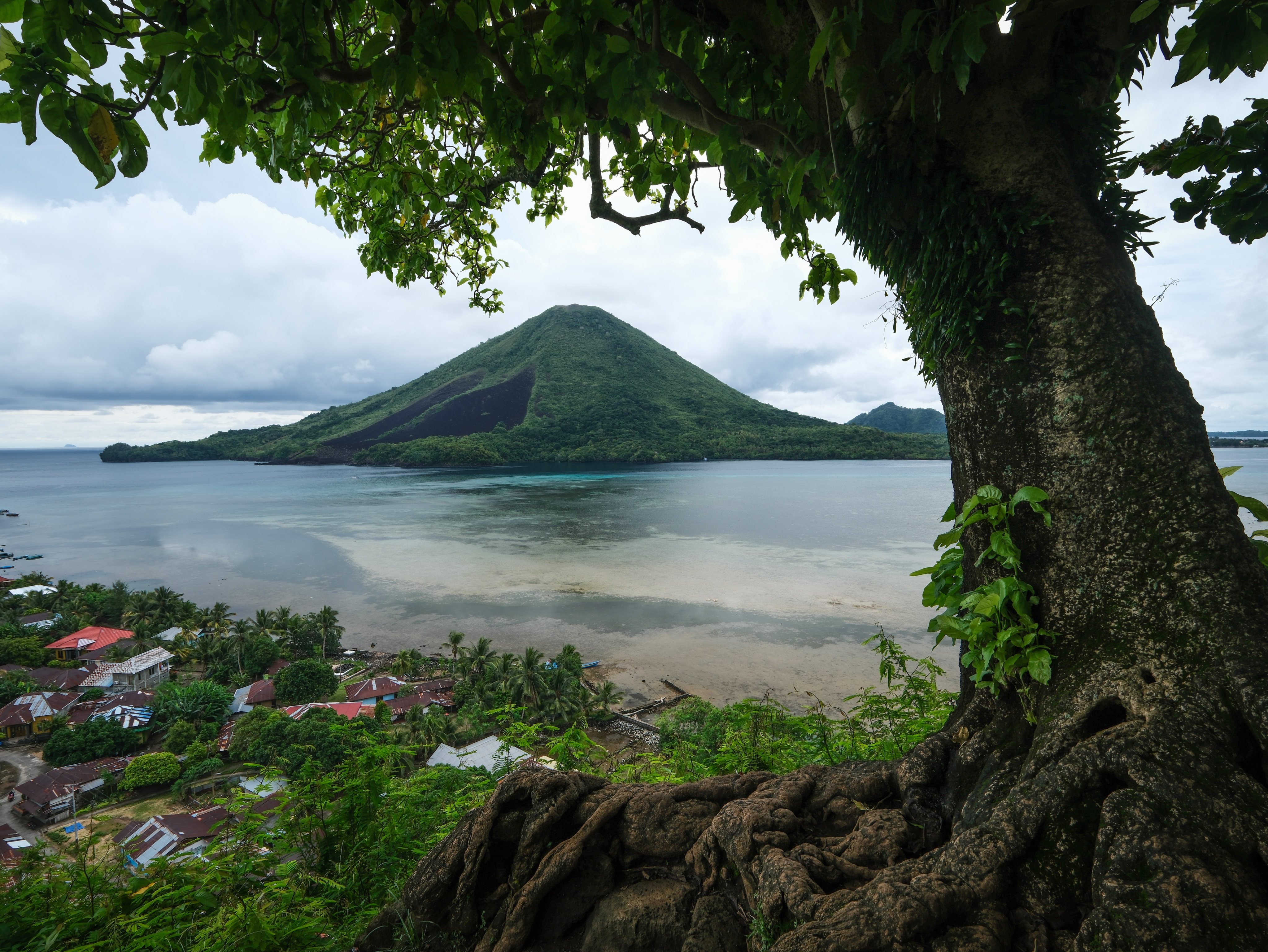 Gunung Api, seen from the Pohon Sejuta Umat viewpoint in Lonthoir, on Banda Besar. Photo: Chan Kit Yeng