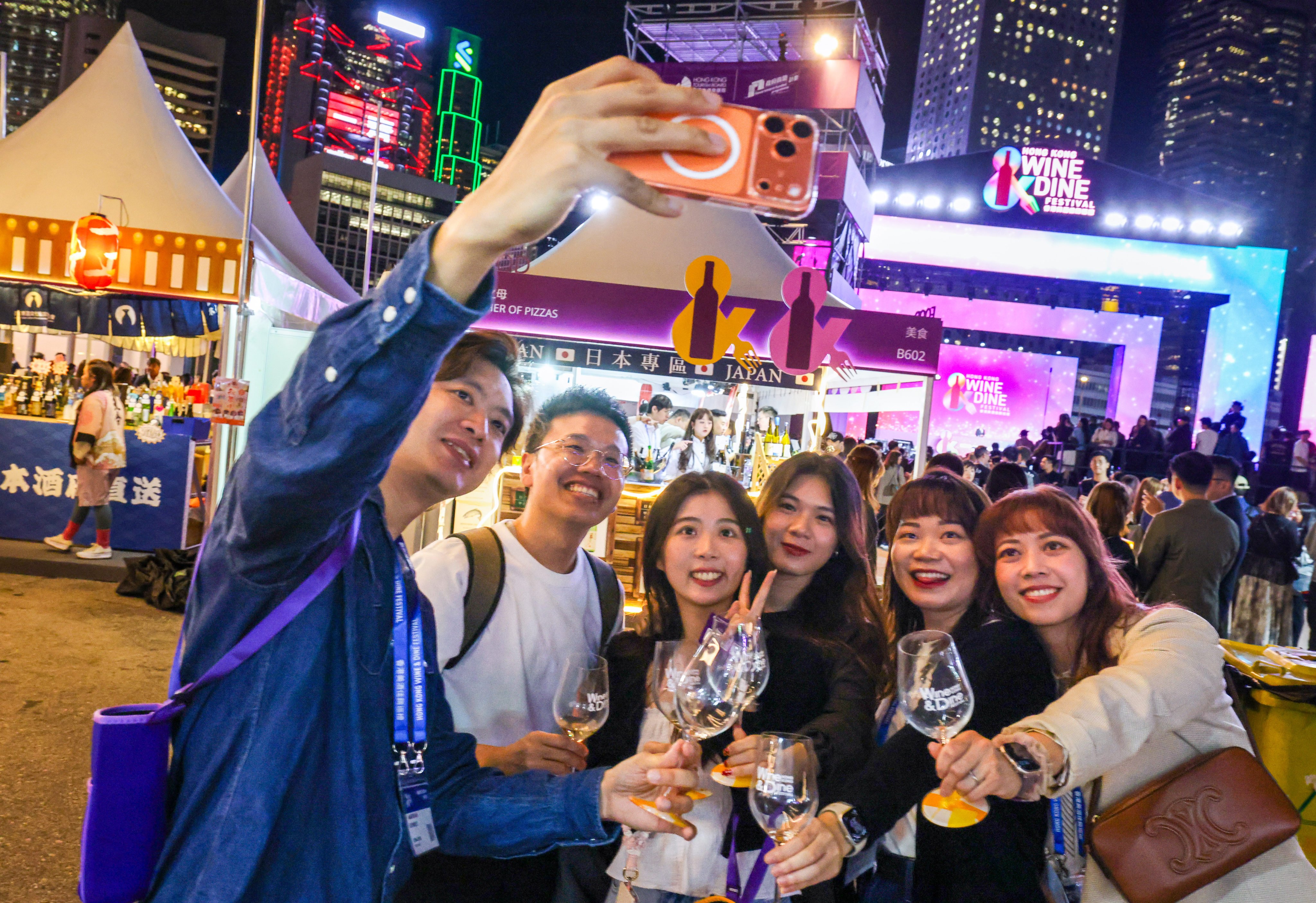 The Hong Kong Wine and Dine Festival’s opening hours have been extended to midnight. Photo: Nora Tam