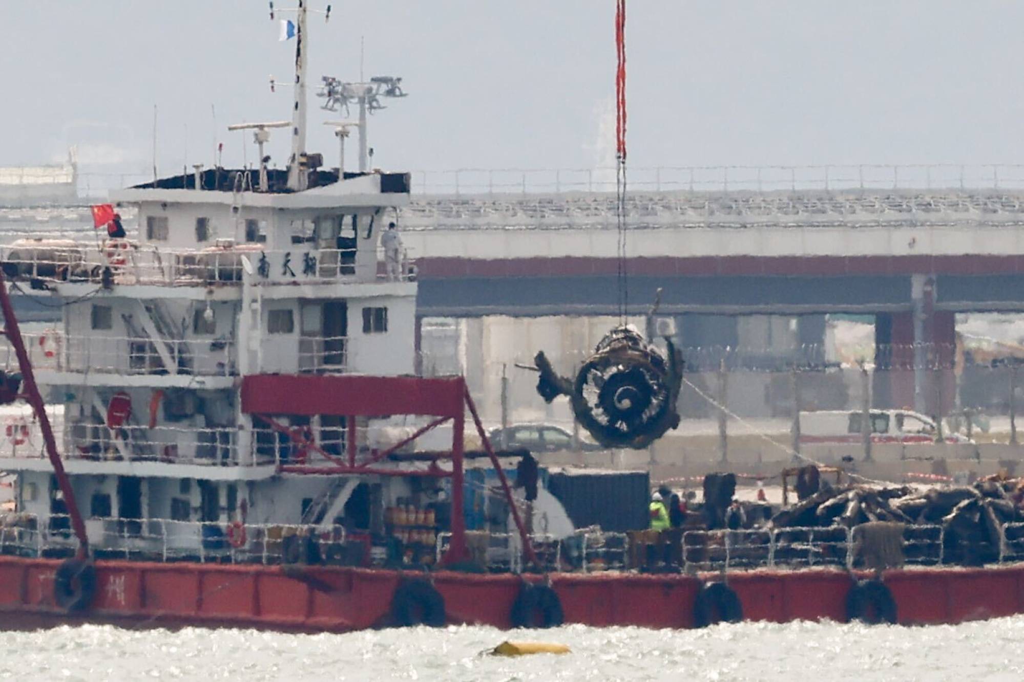 A salvage ship arrives in the waters near Hong Kong airport to clear the wrecked plane. Photo: Dickson Lee A salvage ship arrives in the waters near Hong Kong airport to clear the wrecked plane. Photo: Dickson Lee