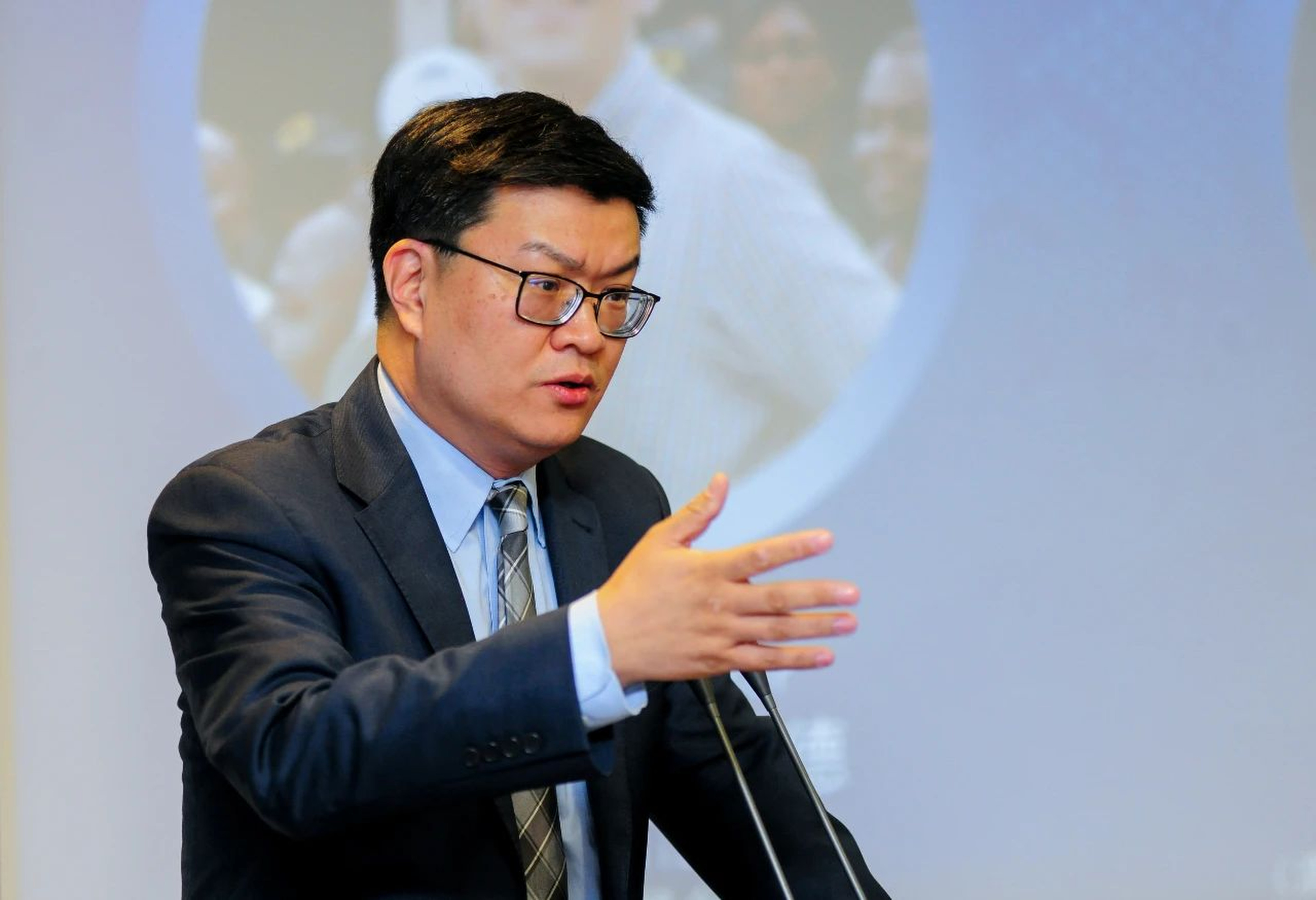 Da Wei, director of the Centre for International Security and Strategy at Tsinghua University, has called on the United States and China to show self-restraint as they try to cool down tensions over trade and technology. Photo: Tsinghua University