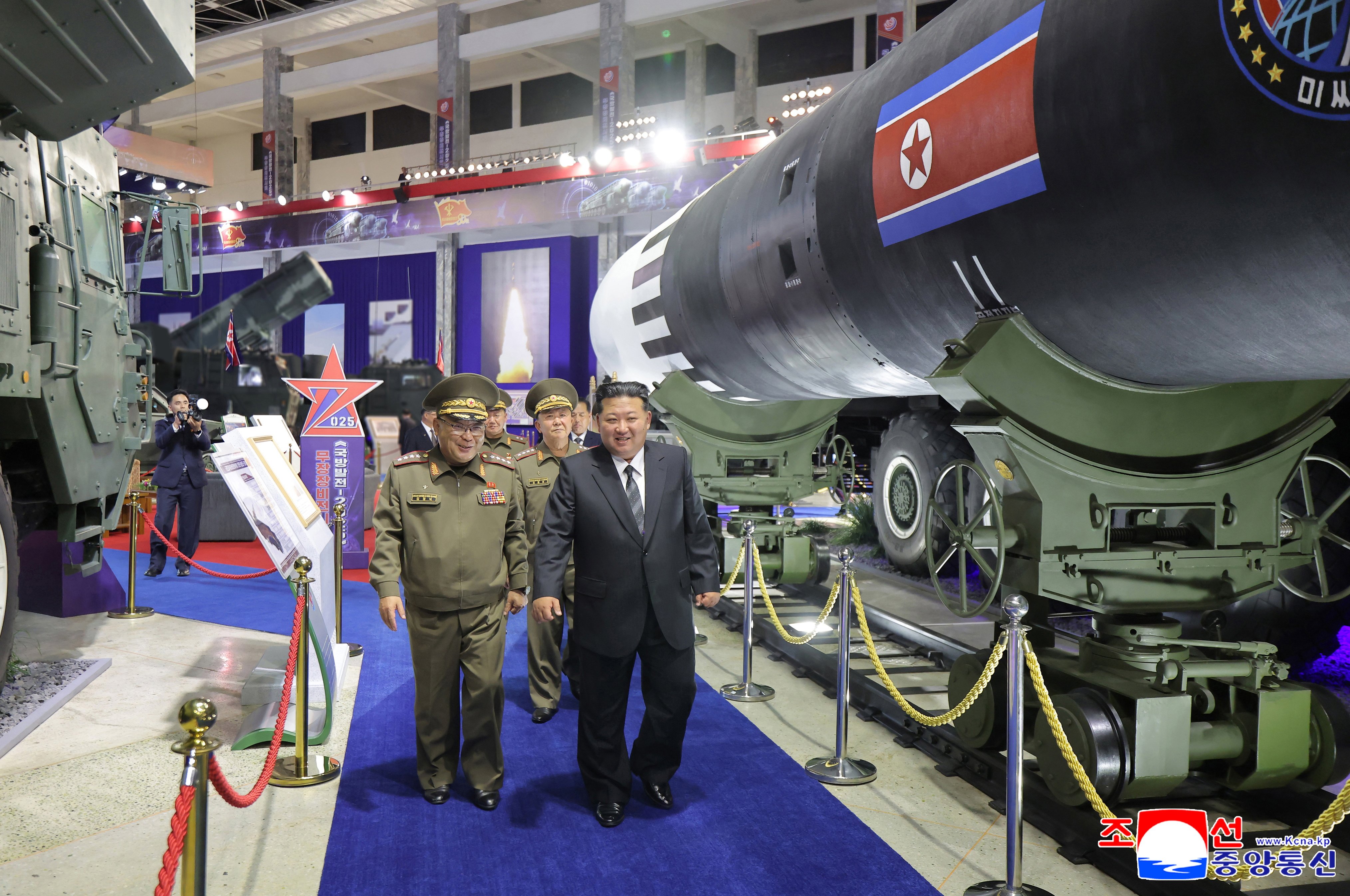 North Korean leader Kim Jong-un attends a military hardware exhibition in Pyongyang, on October 4. Photo: EPA