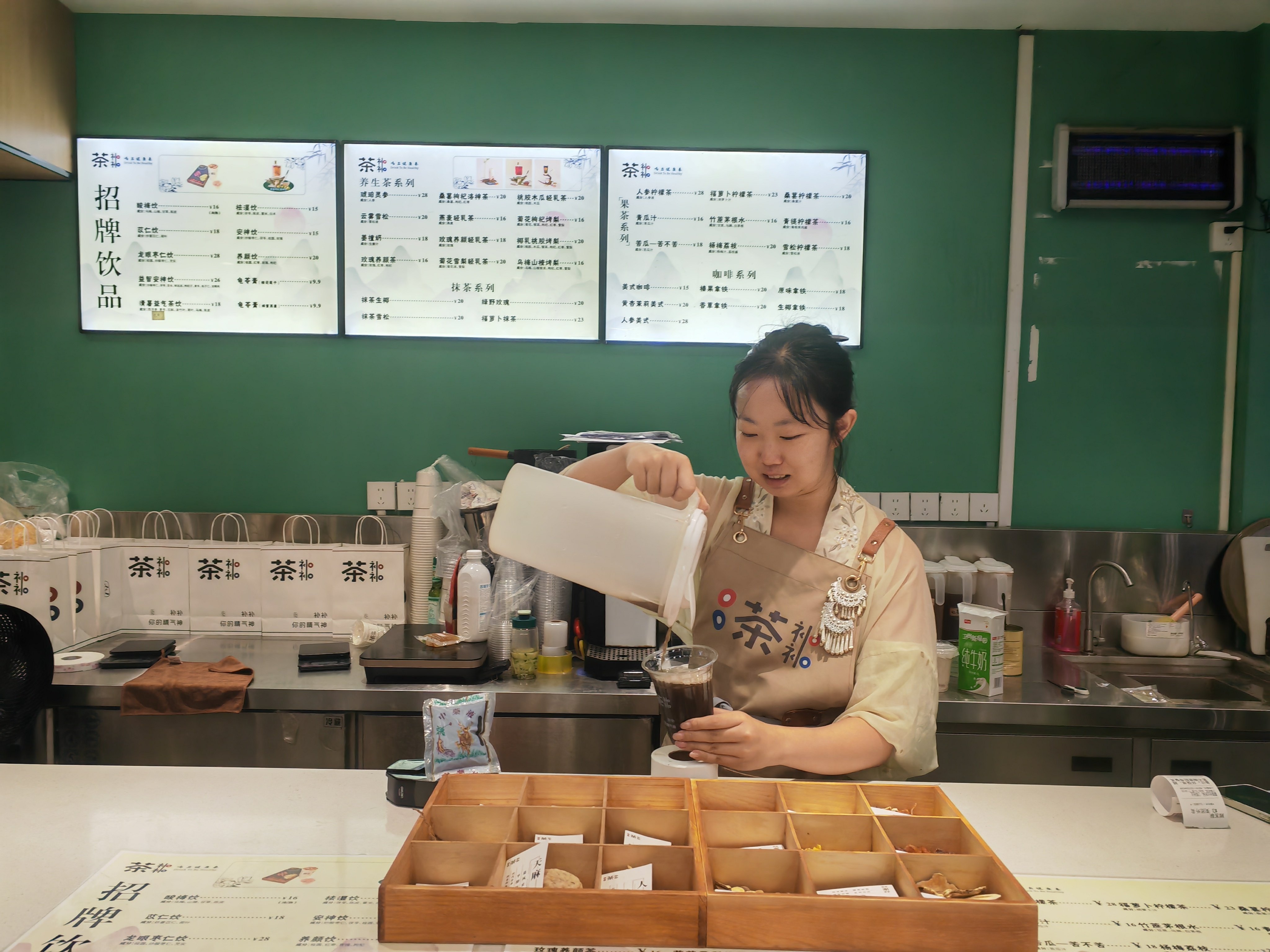 A staff member makes an herbal drink at a shop of the Second Affiliated Hospital of Guizhou University of Traditional Chinese Medicine in Guizhou province. Photo: Xinhua