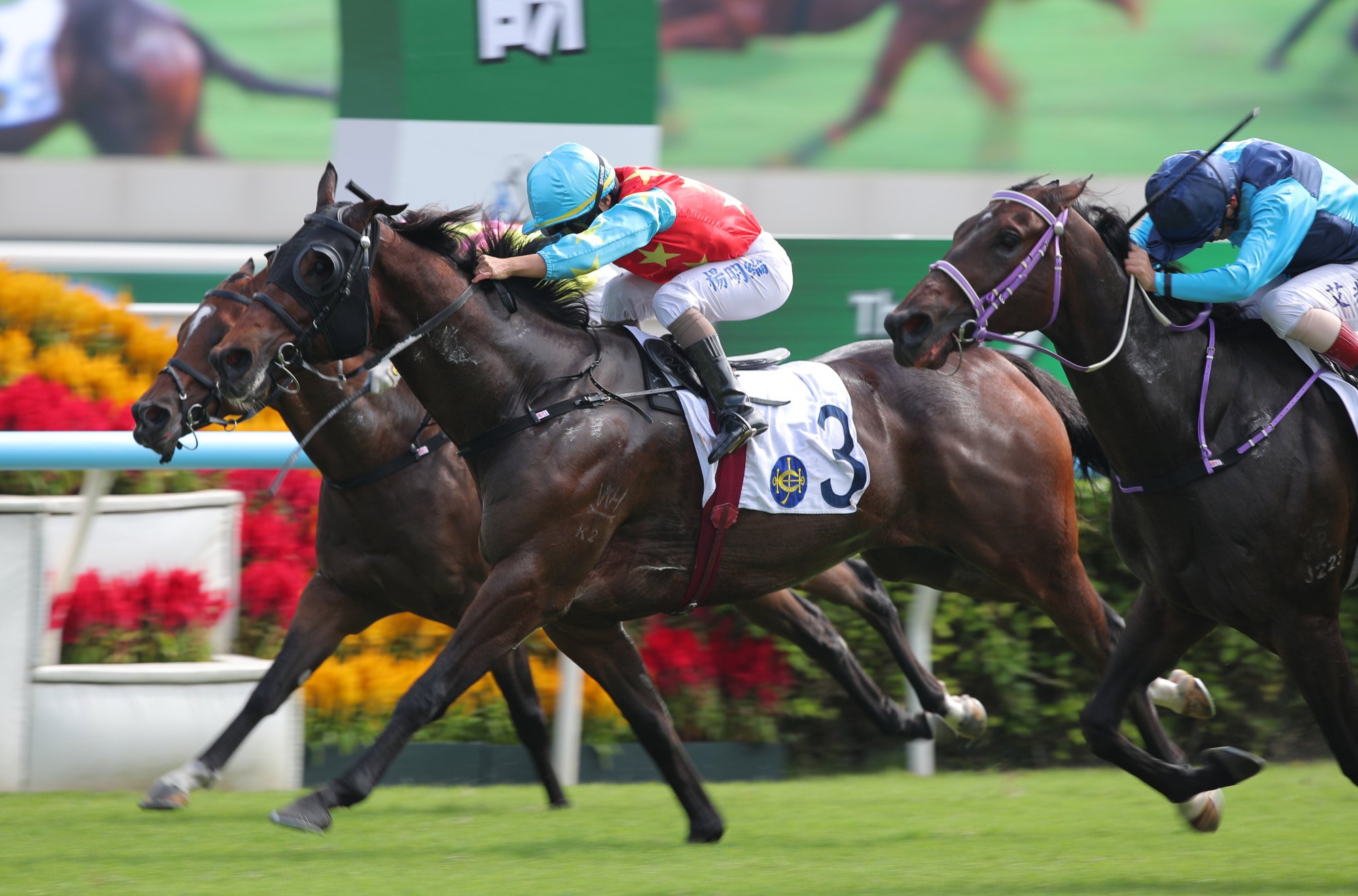 Keith Yeung boots home Goldentronicmighty.