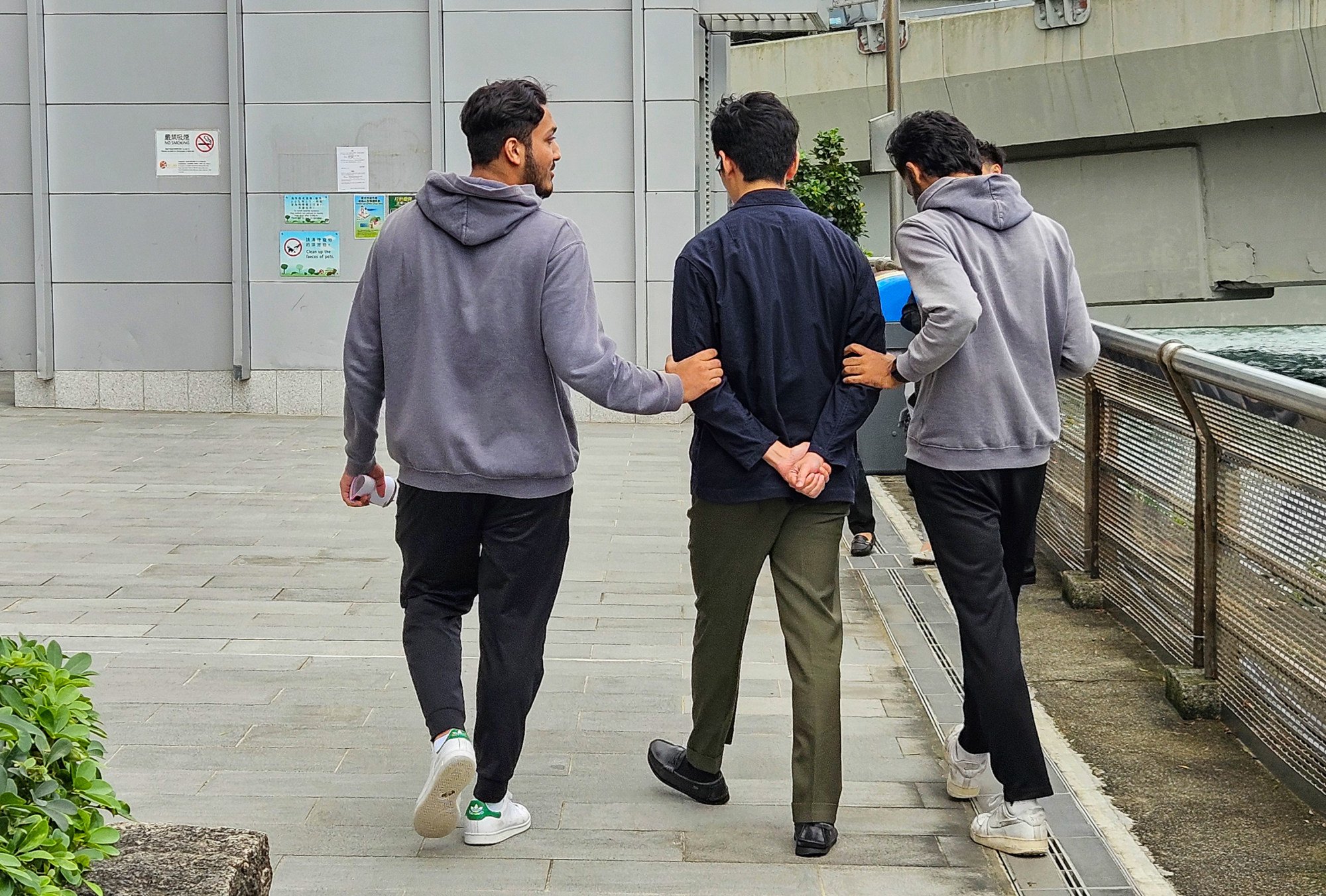 Participants “arrest” a “suspect” portrayed by ICAC staff. Photo: Leopold Chen Participants “arrest” a “suspect” portrayed by ICAC staff. Photo: Leopold Chen