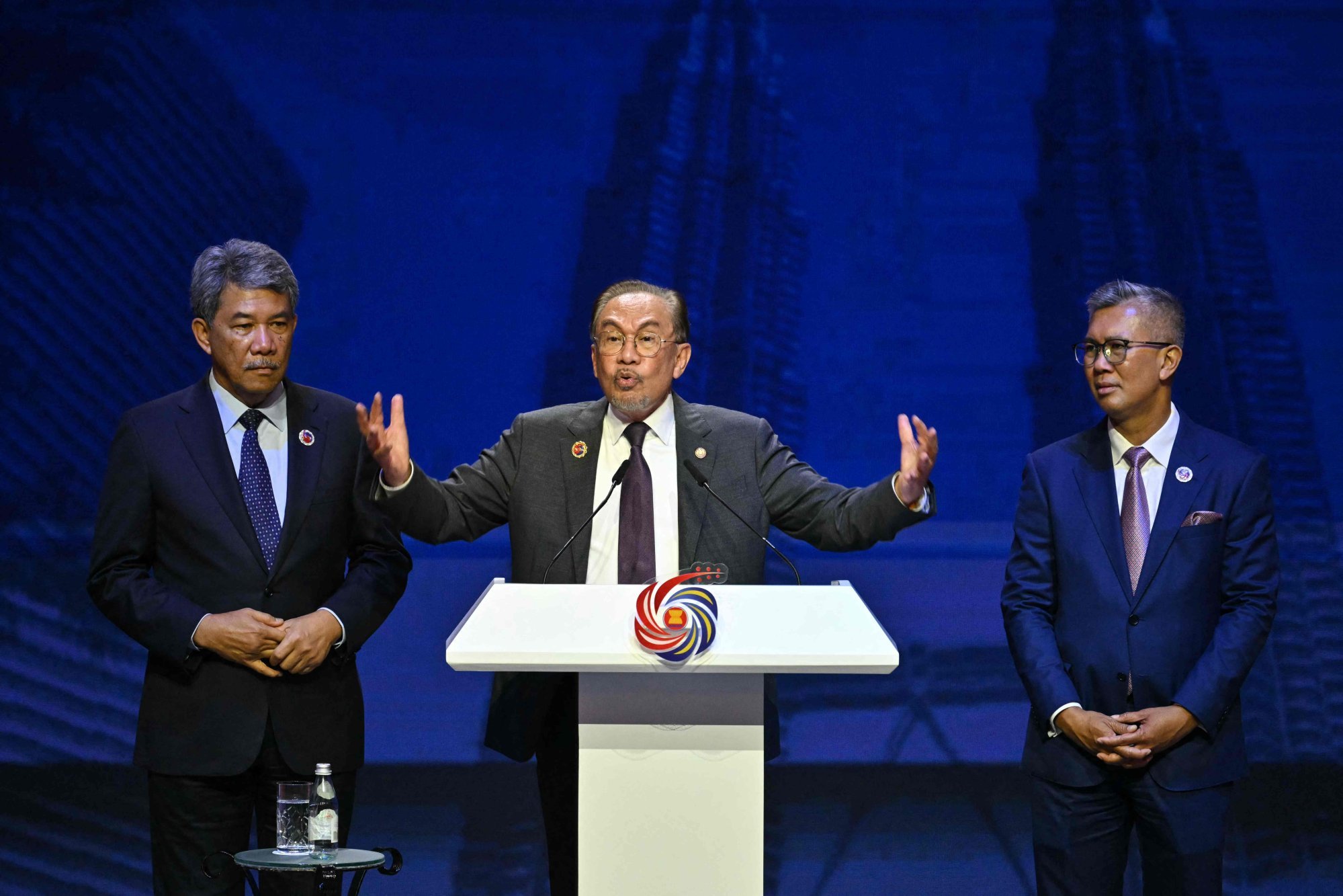 Malaysia’s Prime Minister Anwar Ibrahim (centre) speaks during a press conference with Minister of Foreign Affairs Mohamad Hasan (left) and Investment, Trade and Industry Minister Tengku Zafrul Aziz after the closing ceremony of the Asean summit in Kuala Lumpur on Tuesday. Photo: AFP Malaysia’s Prime Minister Anwar Ibrahim (centre) speaks during a press conference with Minister of Foreign Affairs Mohamad Hasan (left) and Investment, Trade and Industry Minister Tengku Zafrul Aziz after the closing ceremony of the Asean summit in Kuala Lumpur on Tuesday. Photo: AFP