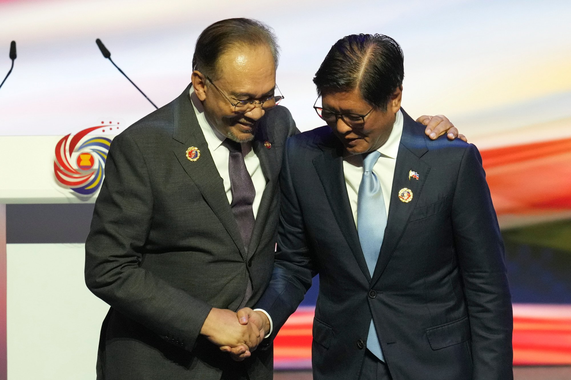 Malaysia’s Prime Minister Anwar Ibrahim (left) shakes hands with Philippine President Ferdinand Marcos Jnr during a transfer of Asean chairmanship at the closing ceremony of the Asean summit in Kuala Lumpur on Tuesday. Photo: AP Malaysia’s Prime Minister Anwar Ibrahim (left) shakes hands with Philippine President Ferdinand Marcos Jnr during a transfer of Asean chairmanship at the closing ceremony of the Asean summit in Kuala Lumpur on Tuesday. Photo: AP