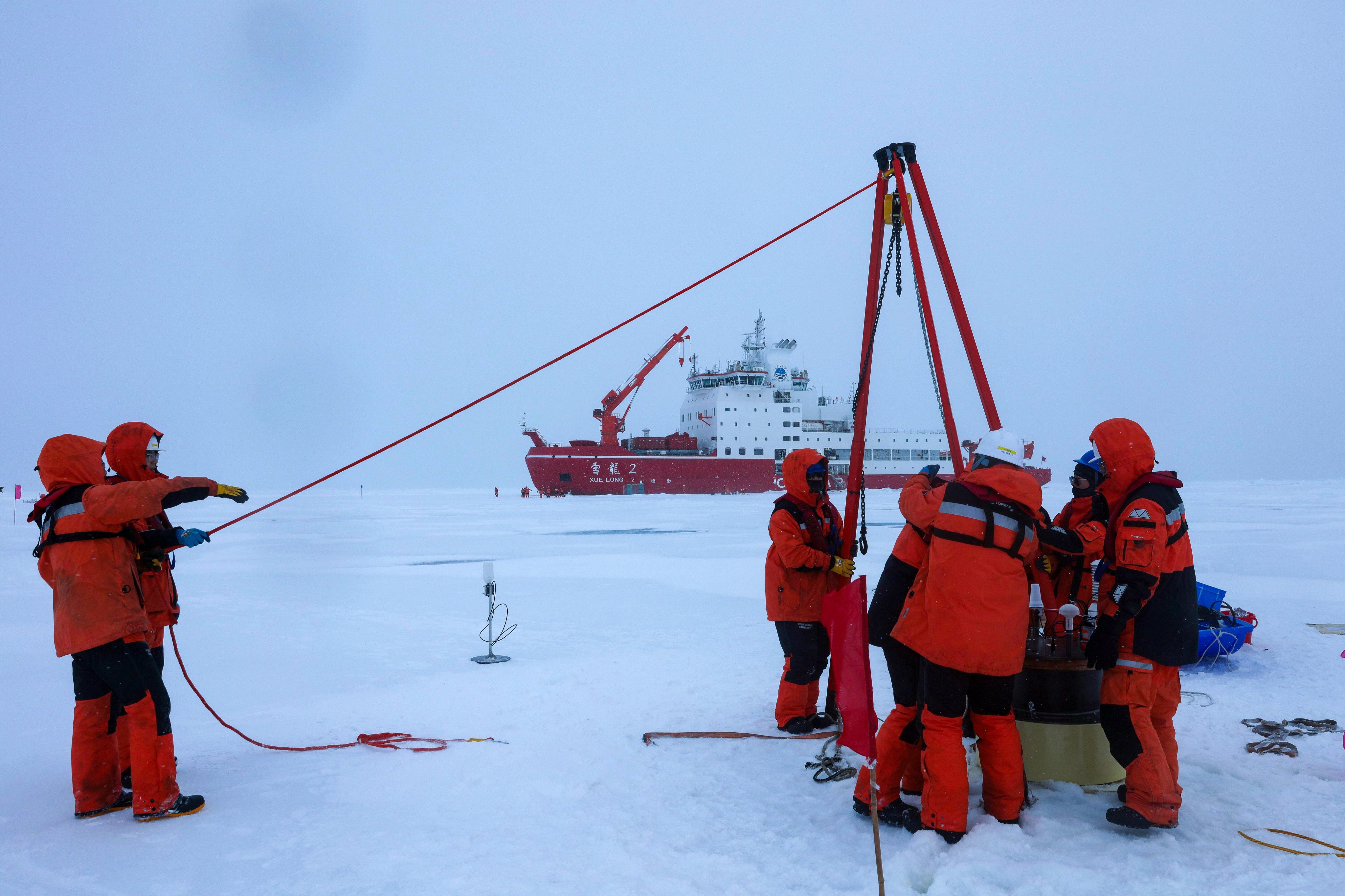 Members of a Chinese scientific expedition team deploy ice-based buoys in the high-latitude waters of the Arctic Ocean on August 25. Photo: Xinhua