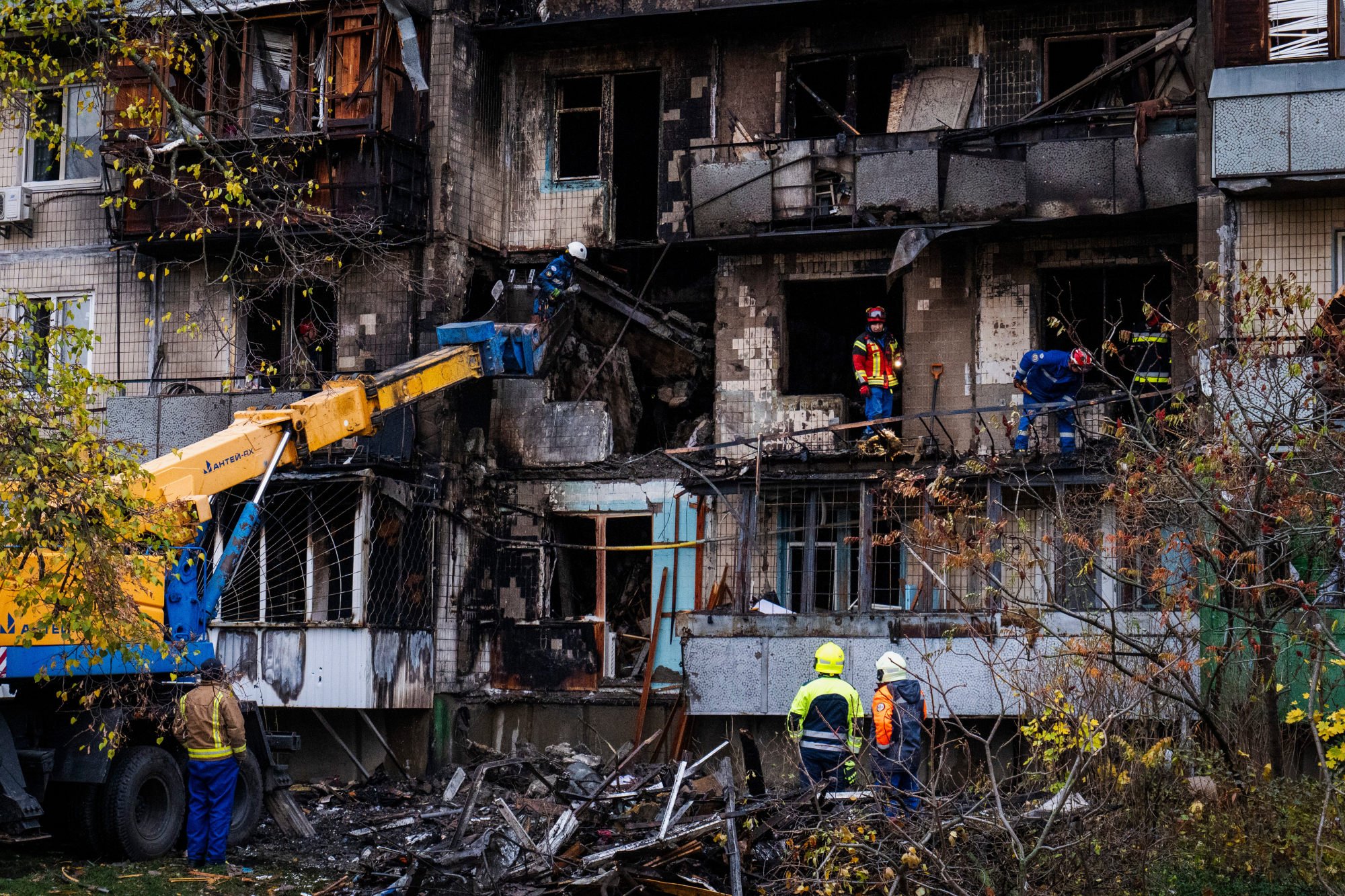 Firefighters work at a destroyed residential building after a Russian drone attack in Kyiv, Ukraine, on October 26. Photo: AP Firefighters work at a destroyed residential building after a Russian drone attack in Kyiv, Ukraine, on October 26. Photo: AP
