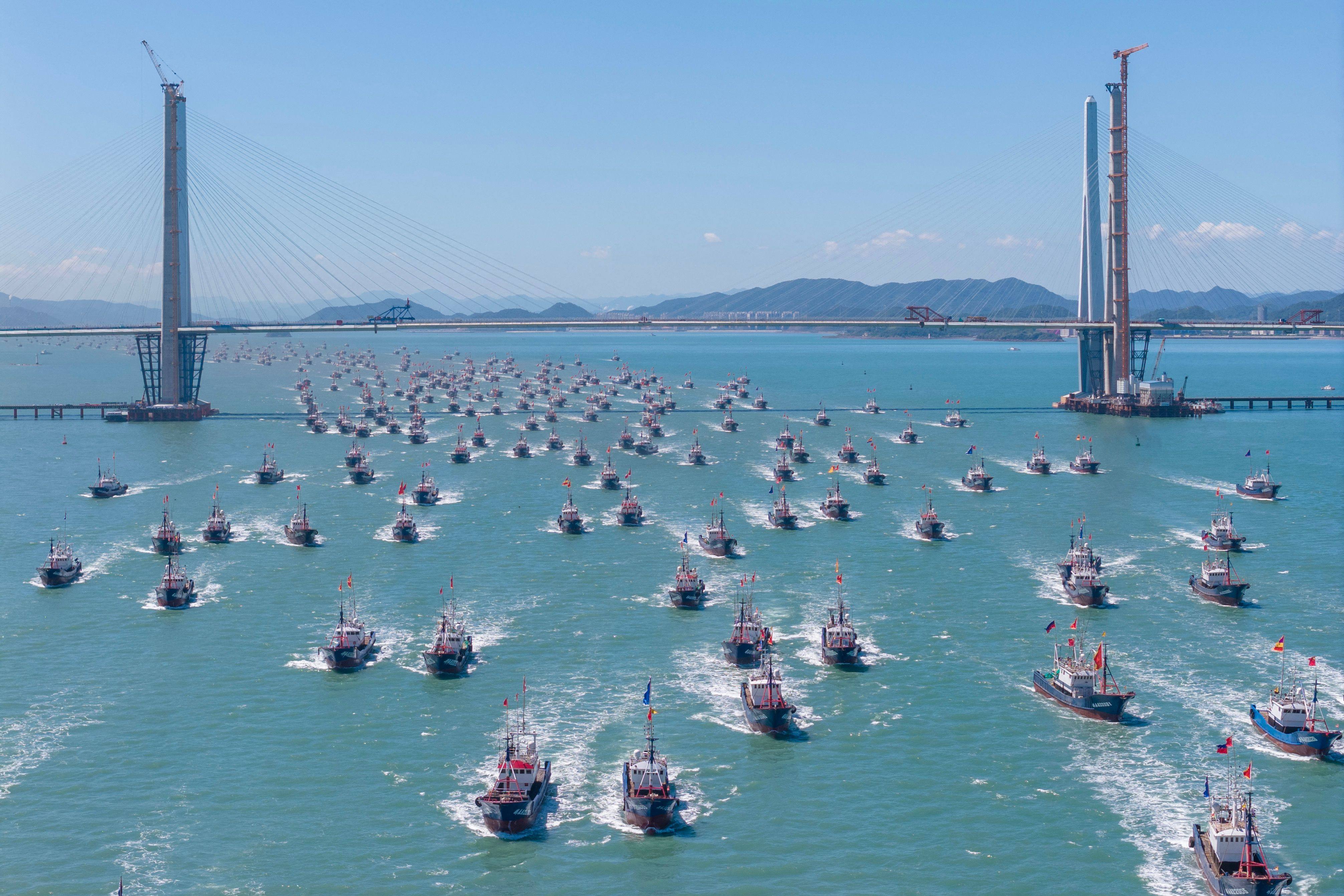 Fishing boats head out to the East China Sea on the first day after a fishing moratorium ended in Ningbo, Zhejiang province, on September 16. Photo: AFP