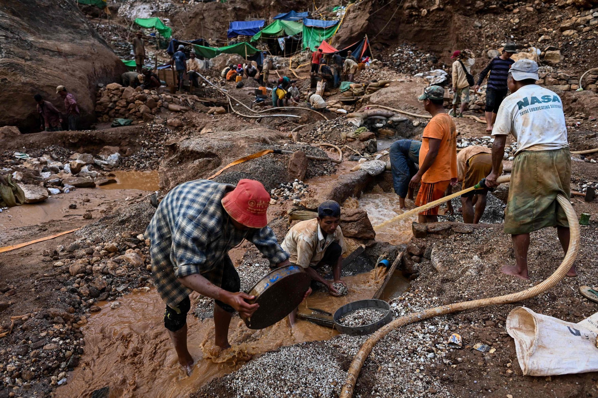 Miners panning for rubies and other gemstones in a ruby mine in Mogok, Myanmar. Photo: AFP Miners panning for rubies and other gemstones in a ruby mine in Mogok, Myanmar. Photo: AFP