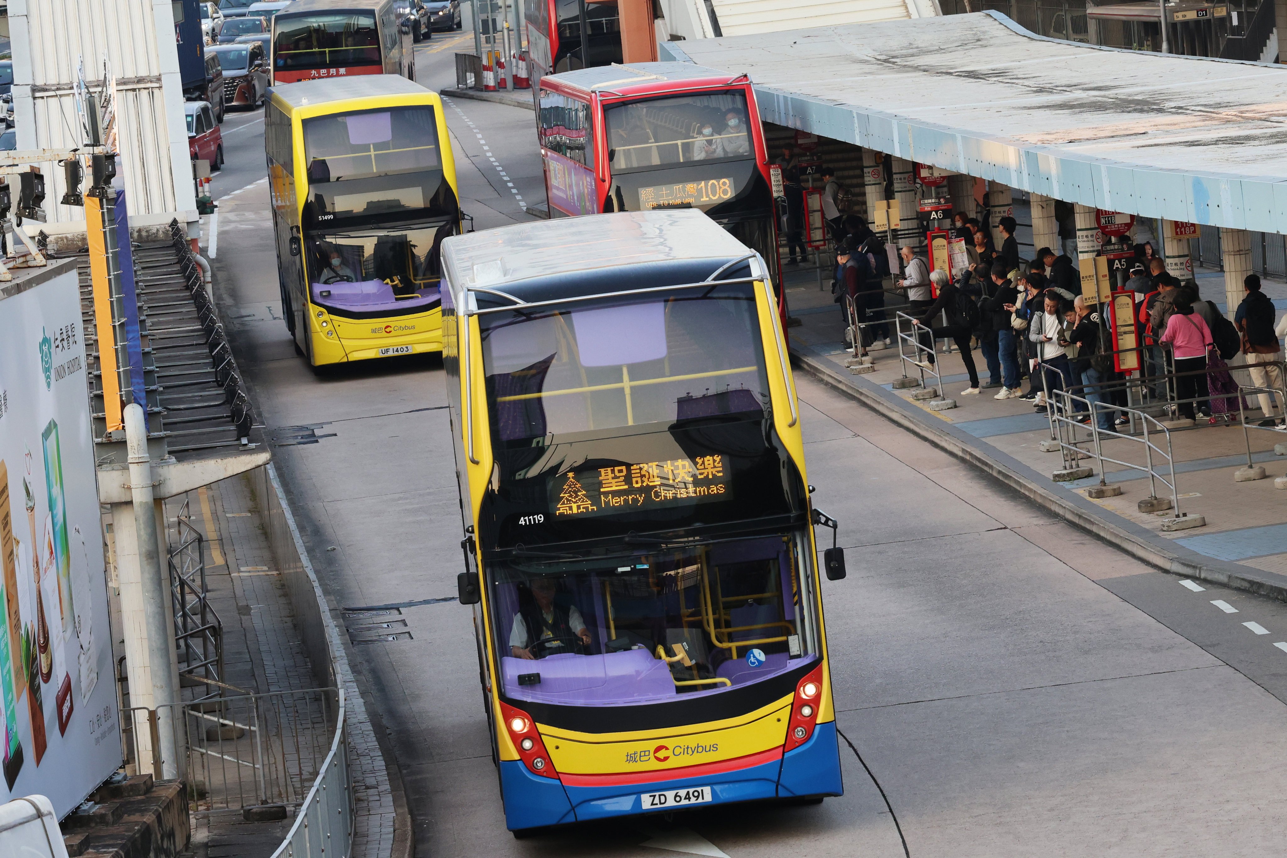 Citybus employs over 5,200 people and operates a fleet of 1,700 buses, serving around 979,000 passengers each day. Photo: Jelly Tse