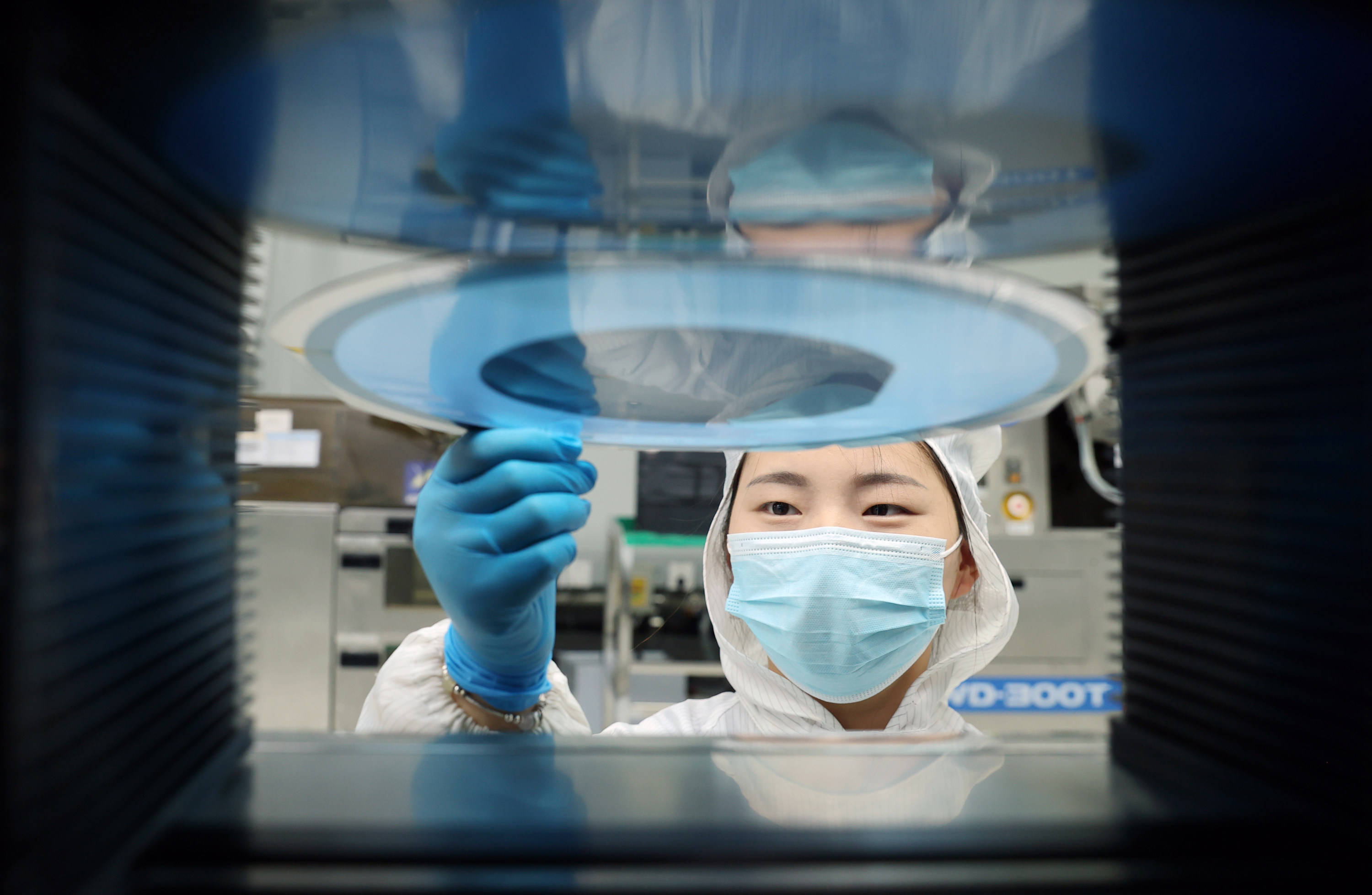 A joint team of Chinese researchers has devised a dual-approach strategy compatible with existing semiconductor production lines that can dramatically reduce defects in chip production. Photo: CFOTO/Future Publishing via Getty Images