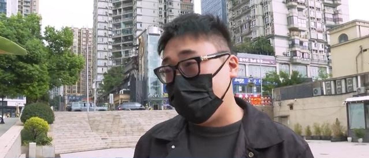 Min’s boyfriend Jin, above, only discovered what she had done when he asked her for some money. Photo: Baidu