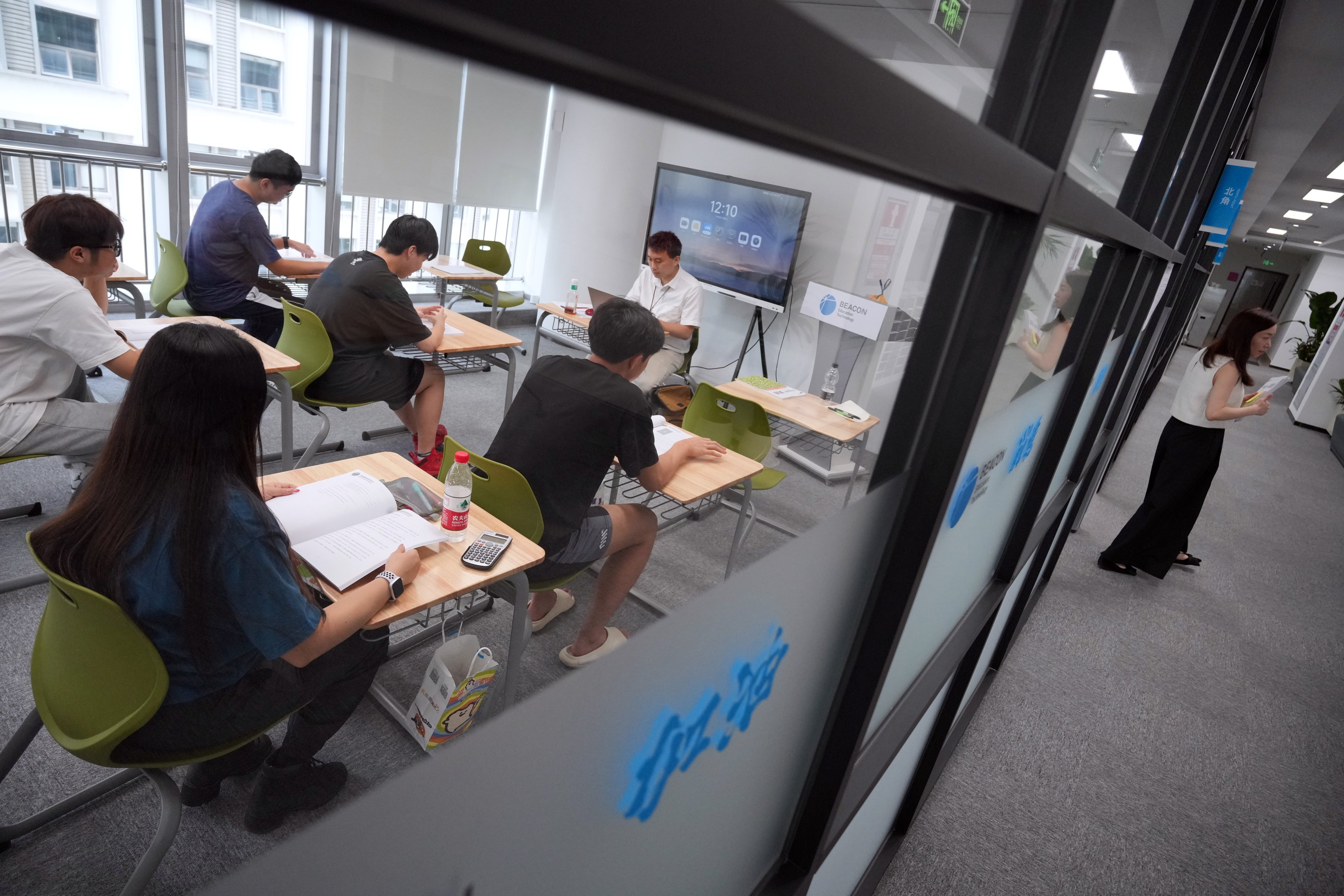 Students receive after-school tutoring in Shenzhen on July 23. Beacon College offers DSE-related services on the mainland. Photo: May Tse