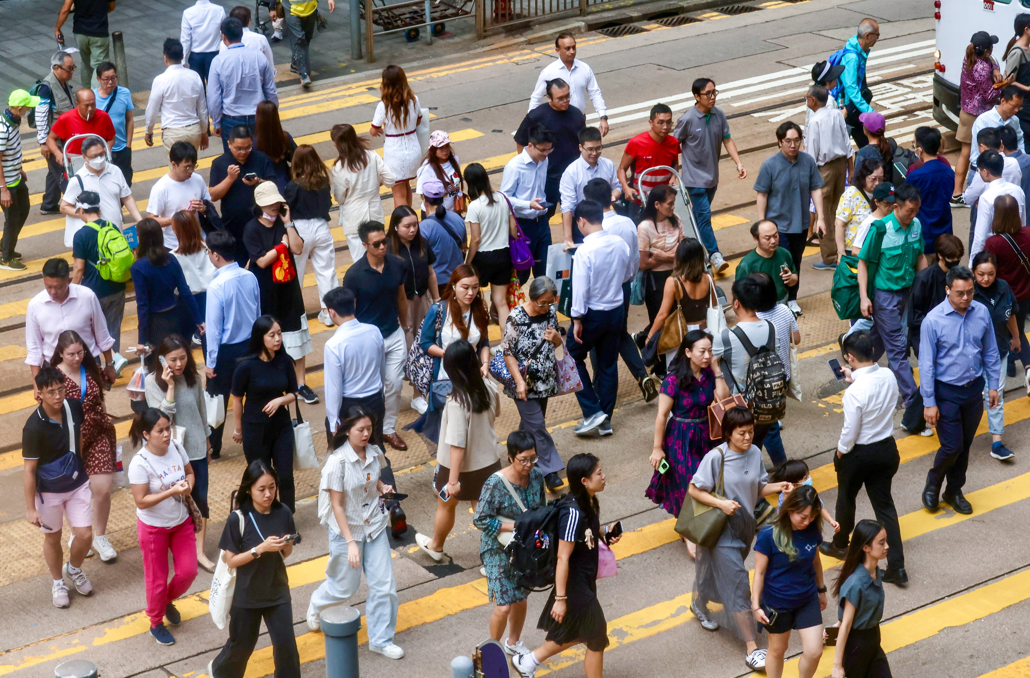 Hong Kong will extend visa-free short-term entry to professionals in five more sectors, bringing the total to 17 under the “immigration facilitation scheme”. Photo: Jonathan Wong