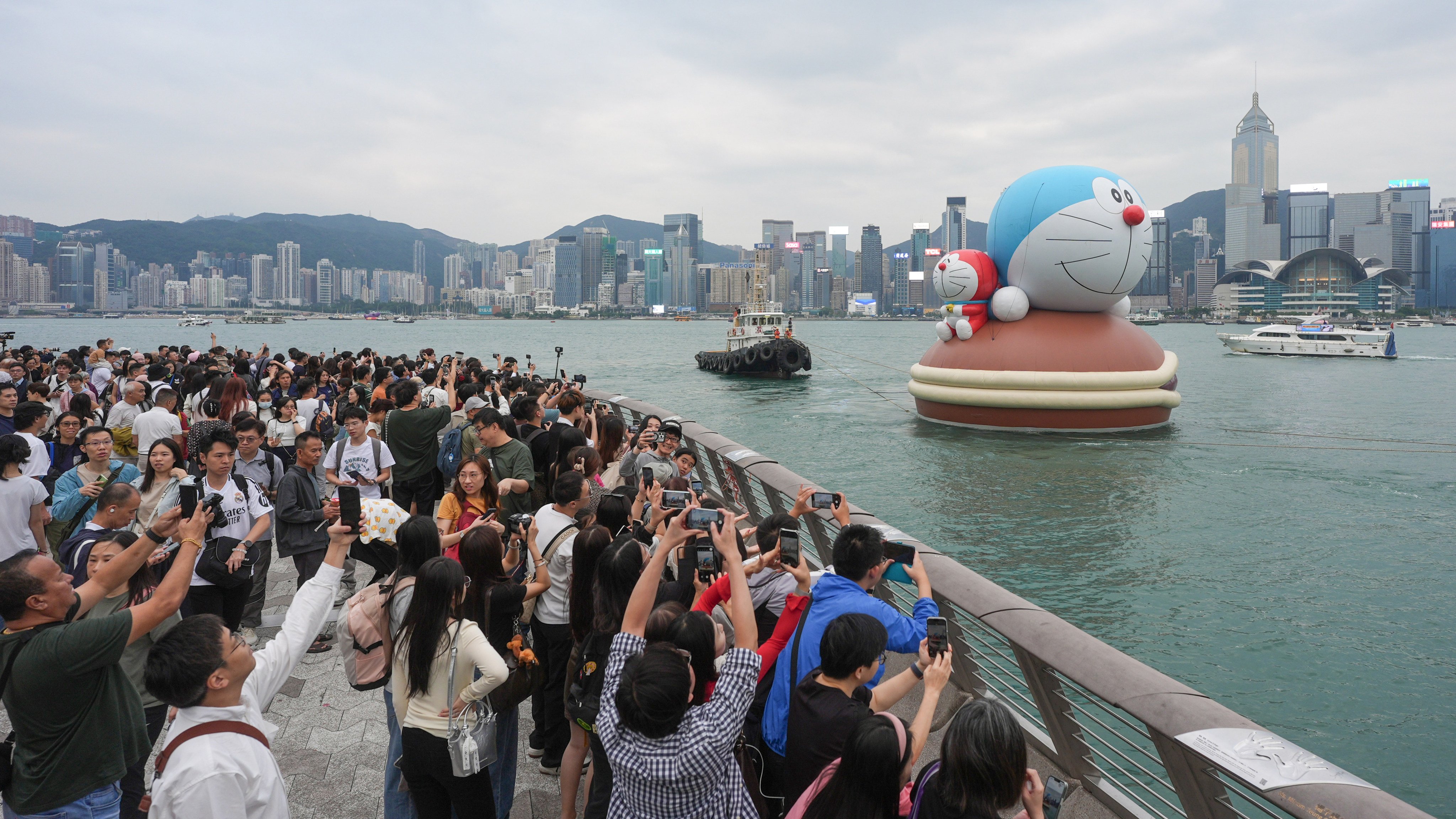 Hundreds gathered for the “Water Parade”. Photo: Elson Li