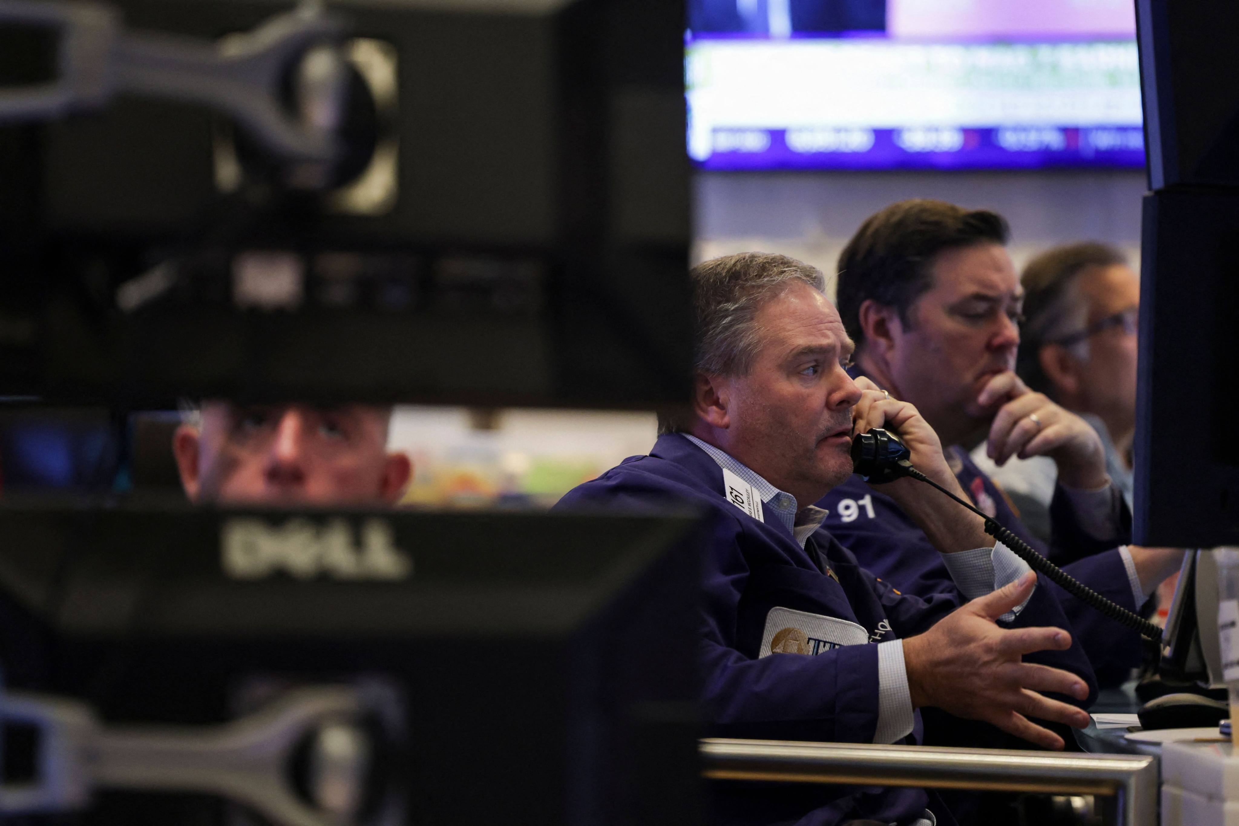 Traders on the floor of the New York Stock Exchange (NYSE) in New York on October 30, 2025. Photo: Agence-france Presse