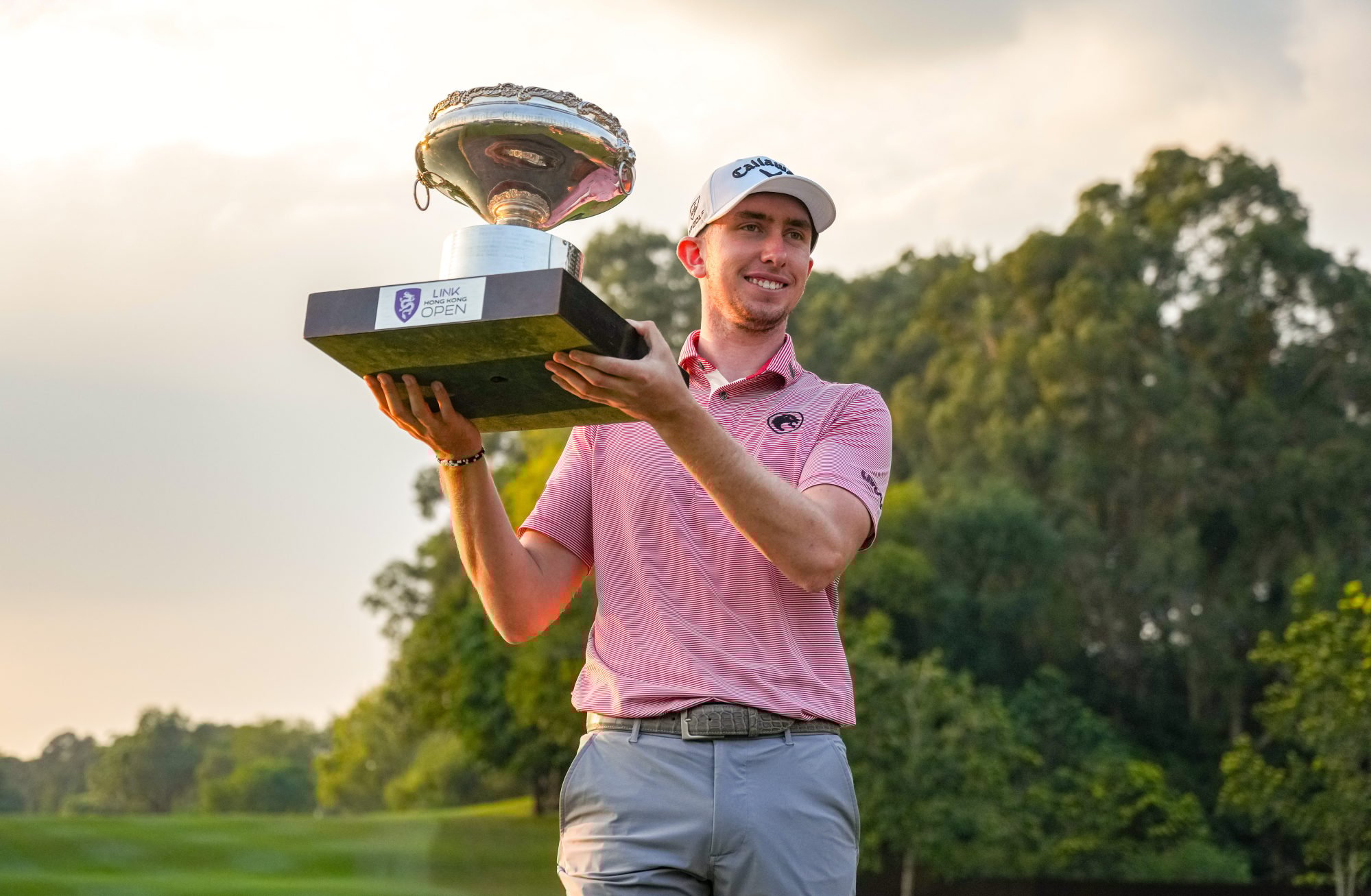 Northern Ireland's Tom McKibbin with the Link Hong Kong Open trophy. Photo: Eugene Lee