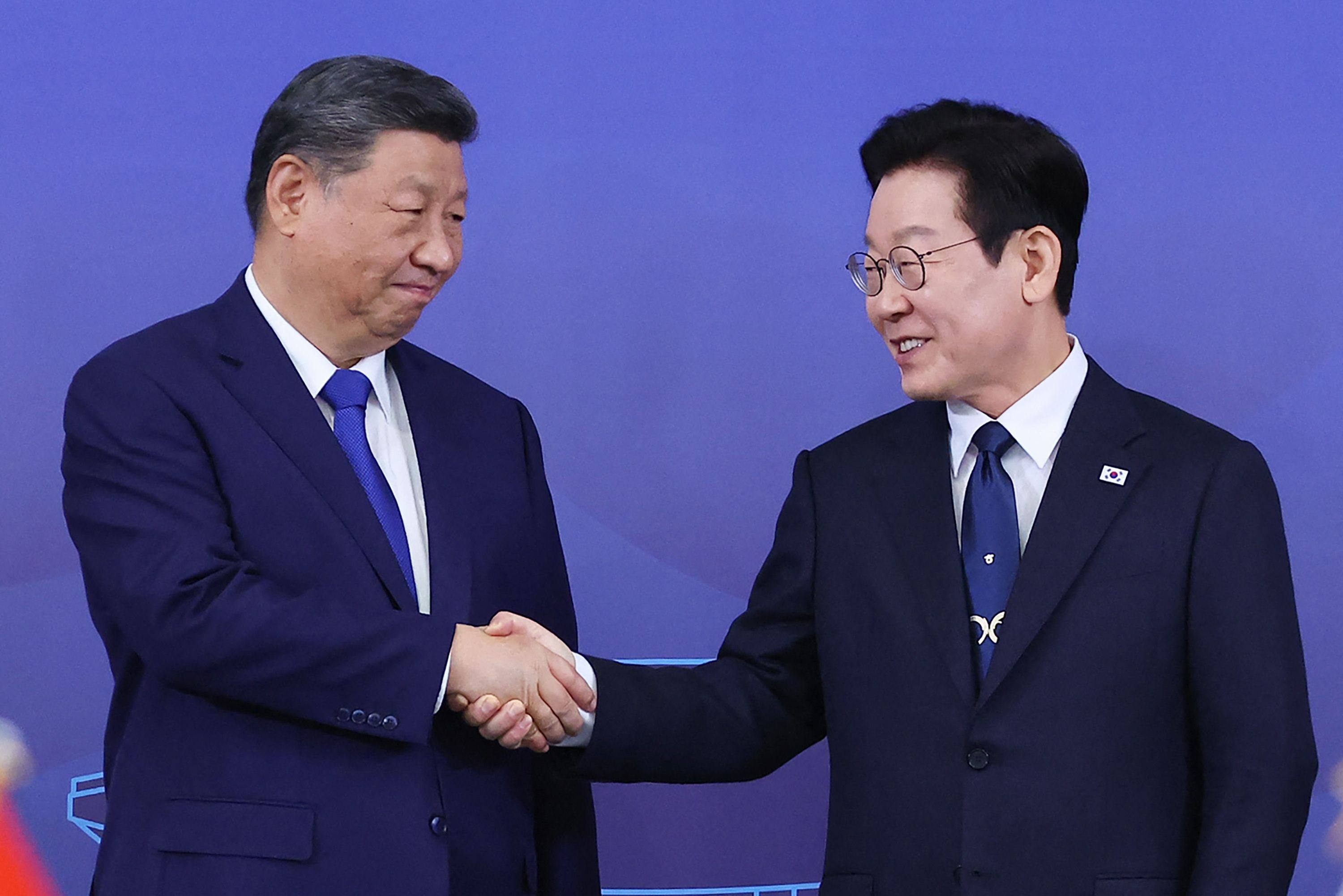 South Korea’s President Lee Jae-myung (right) and China’s leader Xi Jinping shake hands ahead of the South Korea-China summit held at the Gyeongju National Museum in Gyeongbuk Province on Saturday. Photo: Yonhap / AFP