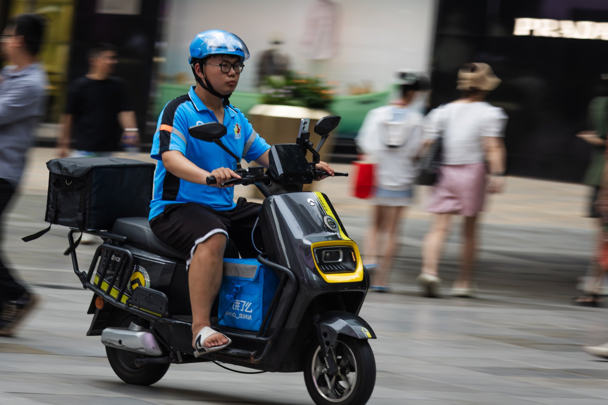 Alibaba is in the process of replacing the blue uniforms of its Ele.me drivers. Photo: Getty Images
