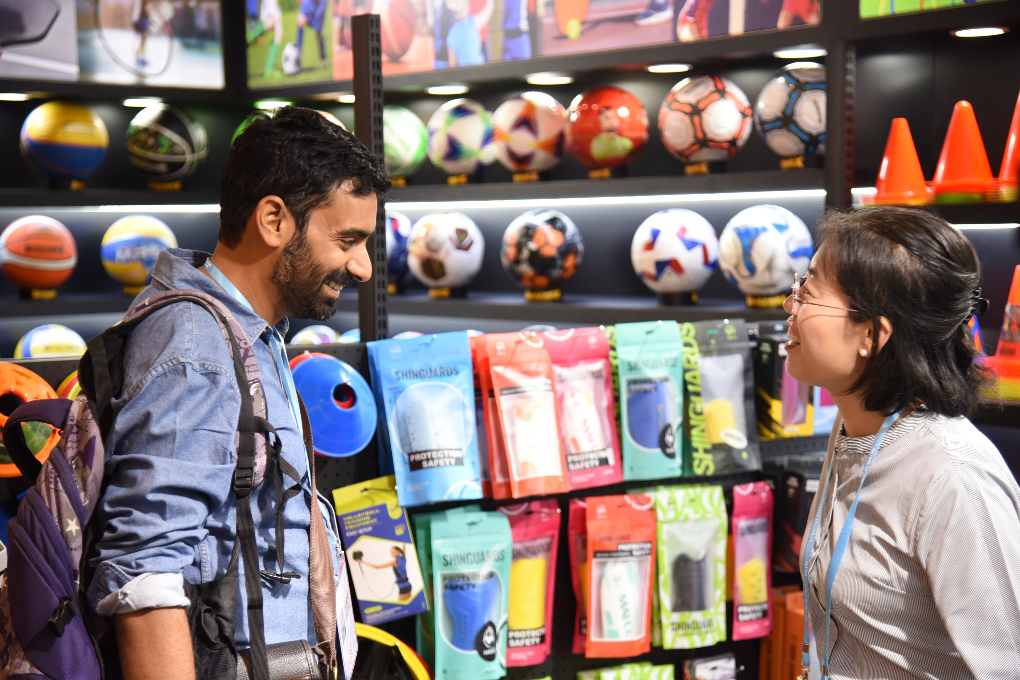 A buyer talks to an exhibitor during the 138th edition of the China Import and Export Fair in Guangzhou, south China’s Guangdong province, on November 2. Photo: Xinhua