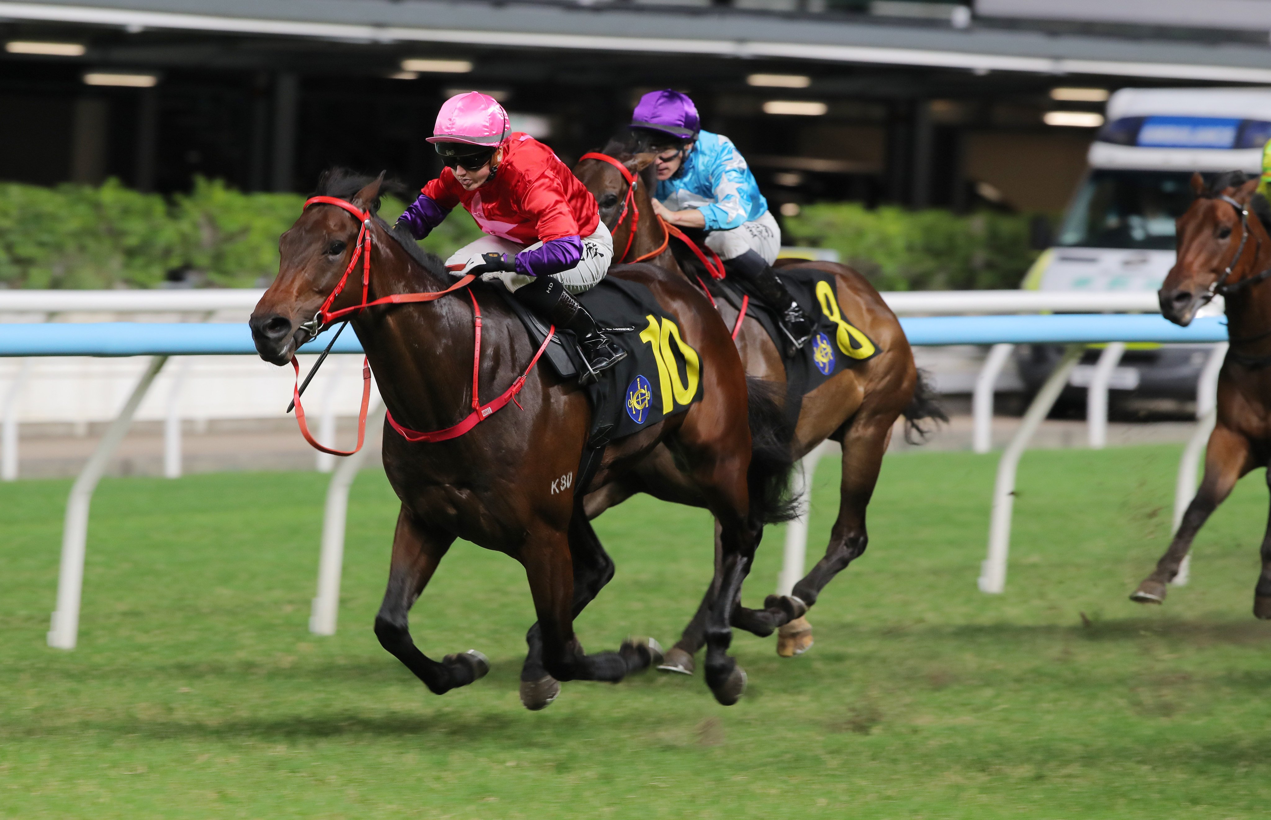 Hollie Doyle delivers aboard Run Run Smart at Happy Valley. Photos: Kenneth Chan
