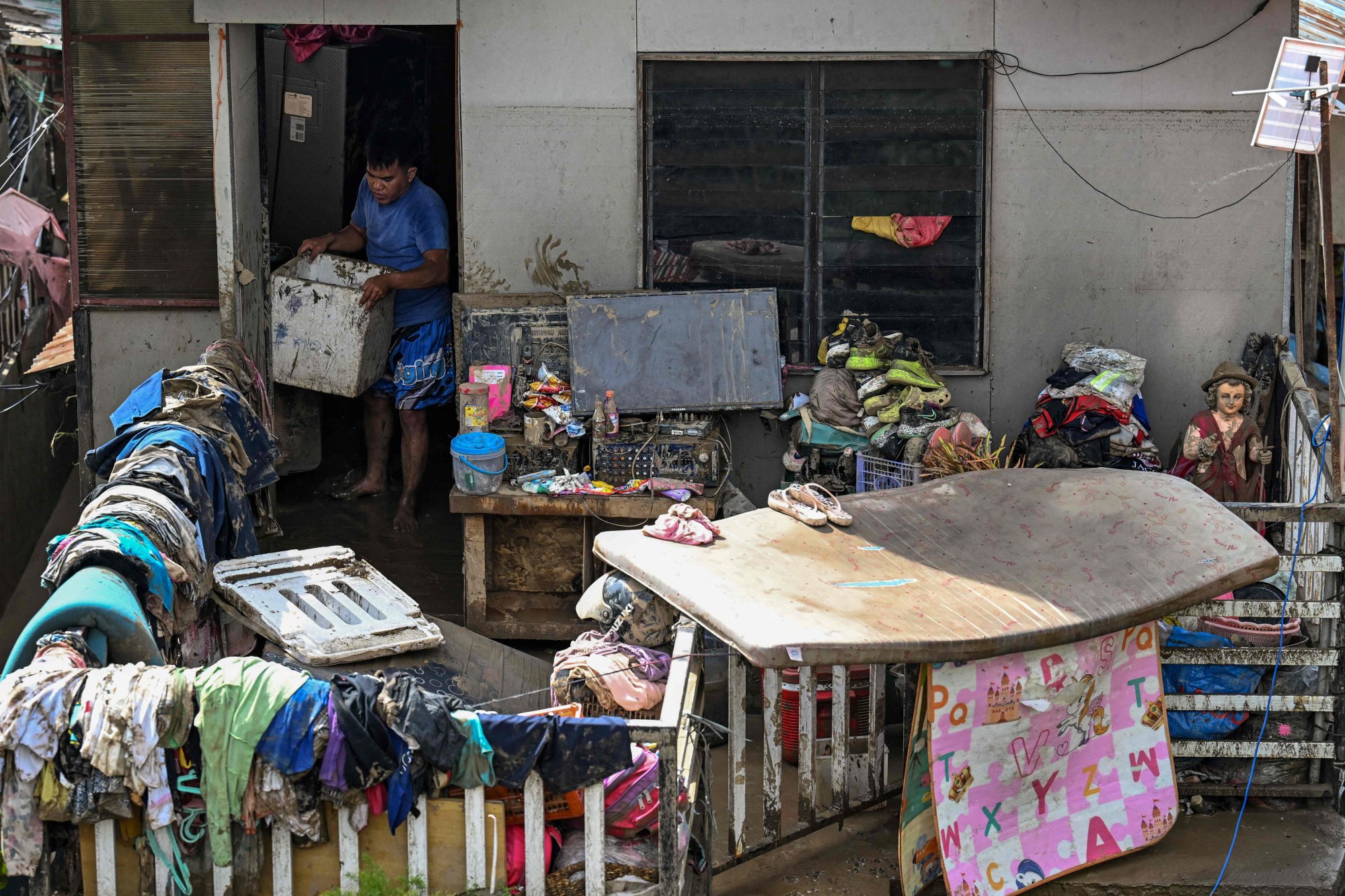 Residents clean up their damaged houses in Talisay City, Cebu province, on Wednesday. Photo: AFP Residents clean up their damaged houses in Talisay City, Cebu province, on Wednesday. Photo: AFP