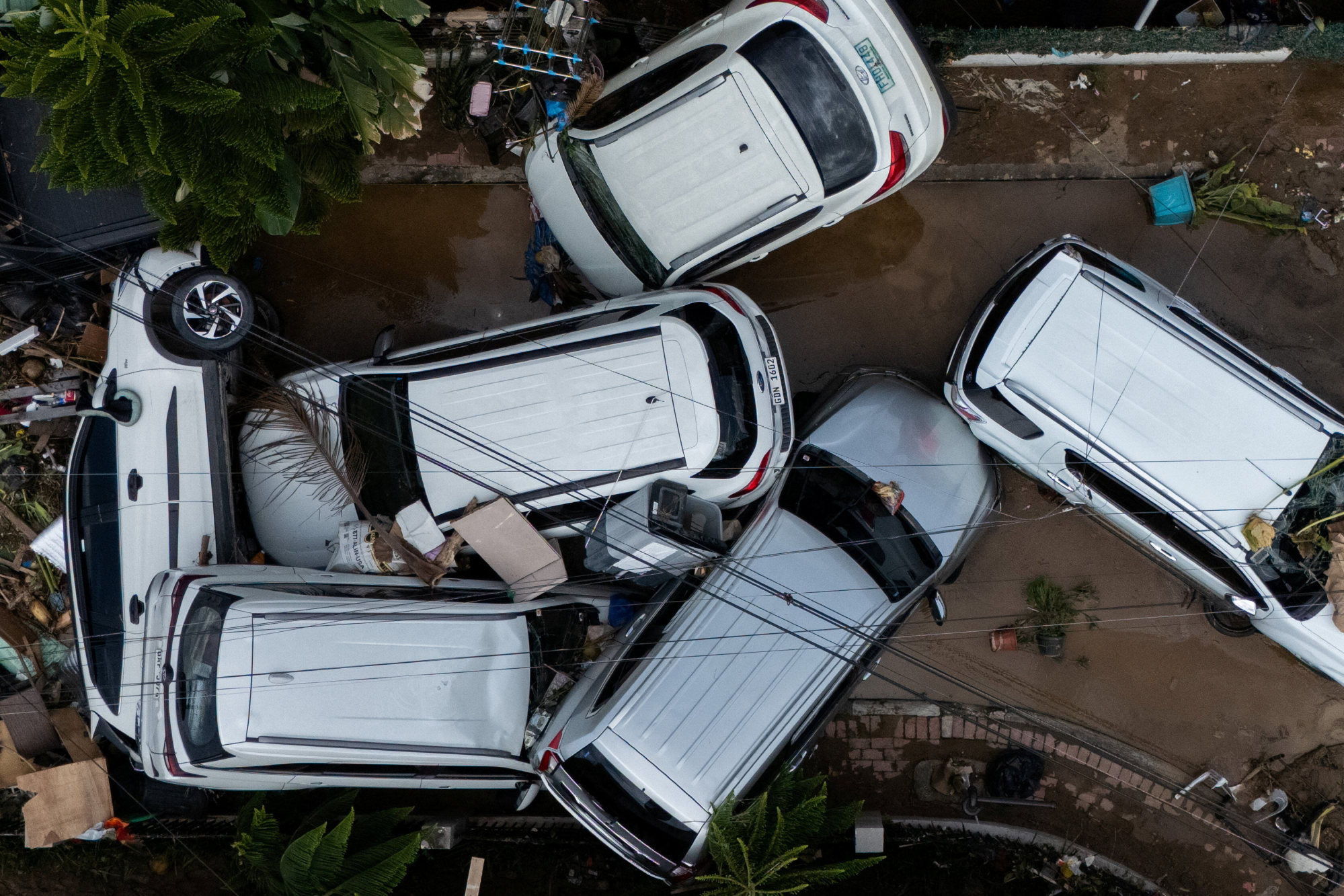 Cars pile up after being swept away in floods brought by Typhoon Kalmaegi in Bacayan, Cebu City. Photo: Reuters Cars pile up after being swept away in floods brought by Typhoon Kalmaegi in Bacayan, Cebu City. Photo: Reuters